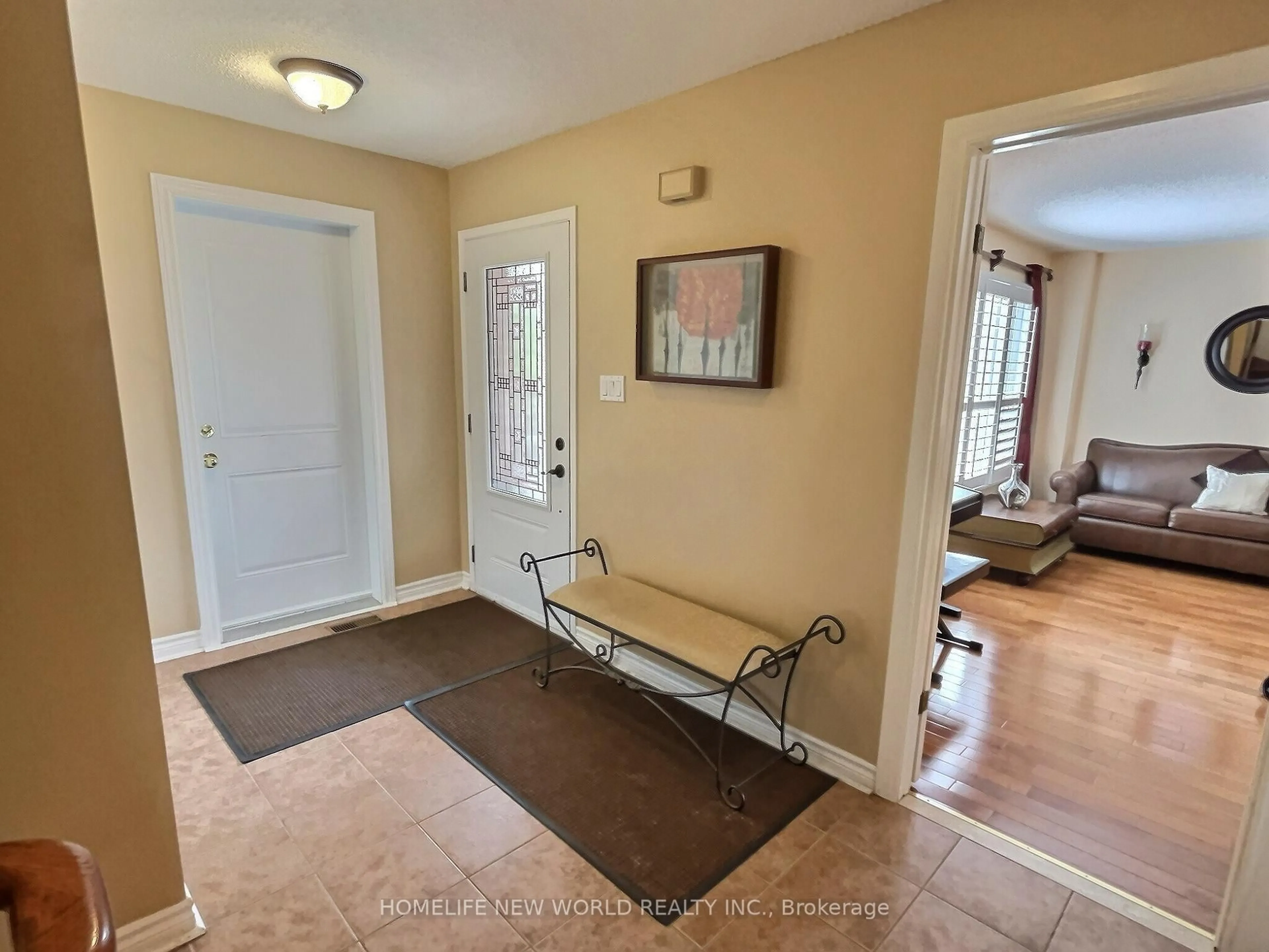 Indoor entryway for 550 Cattail Crt, Pickering Ontario L1V 6A4