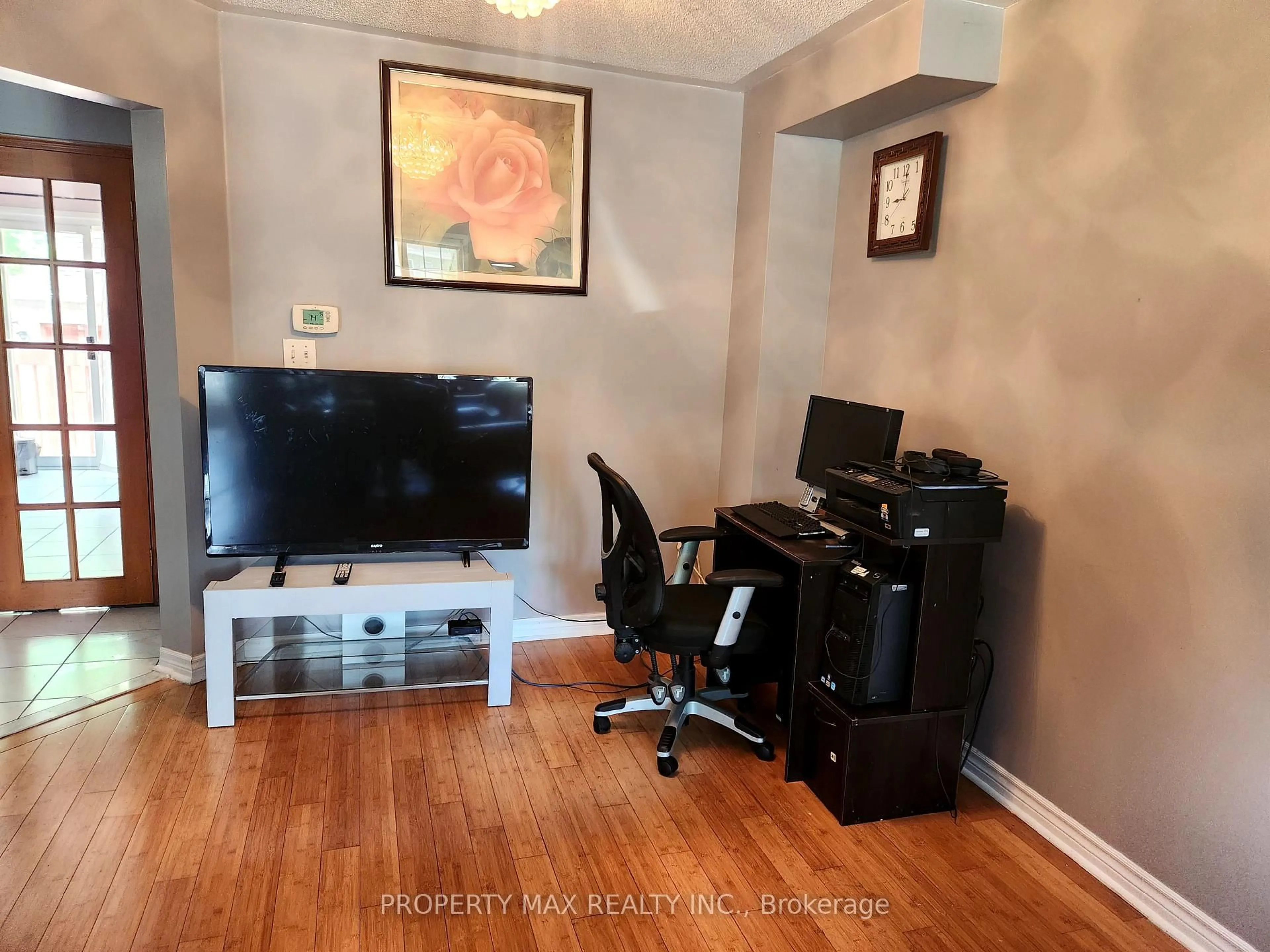 A pic of a room for 84 Bridlegrove Dr, Toronto Ontario M1W 3W9