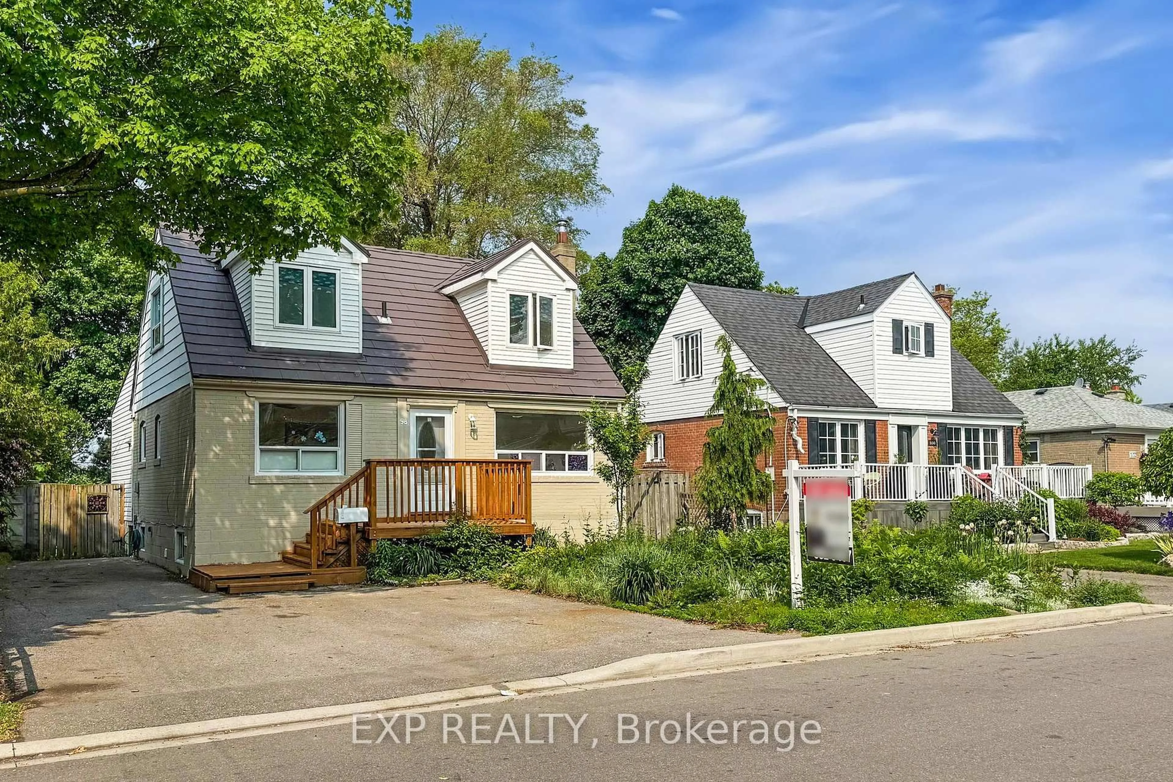 A pic from outside/outdoor area/front of a property/back of a property/a pic from drone, street for 98 Natal Ave, Toronto Ontario M1N 3V6