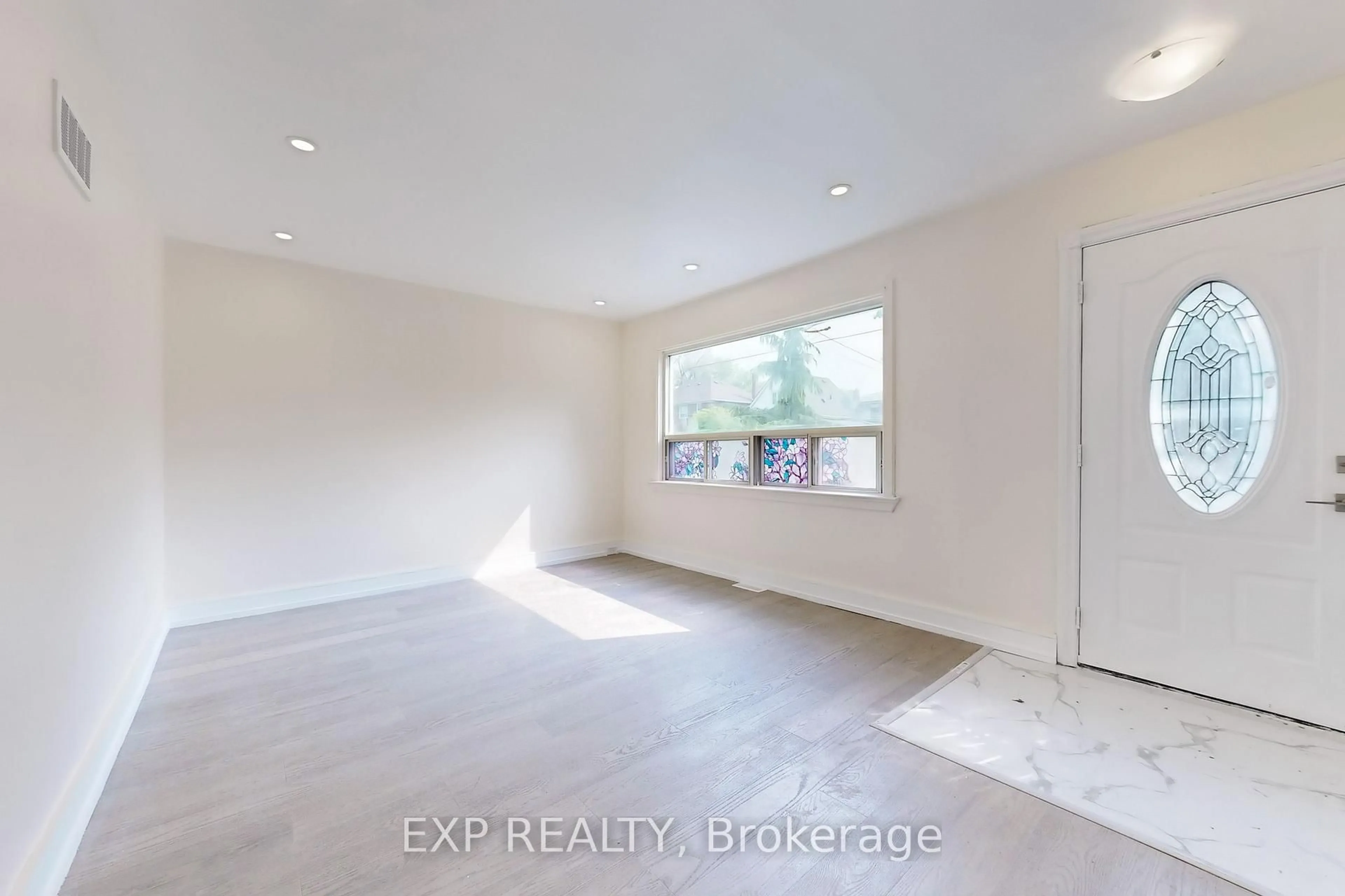 A pic of a room for 98 Natal Ave, Toronto Ontario M1N 3V6