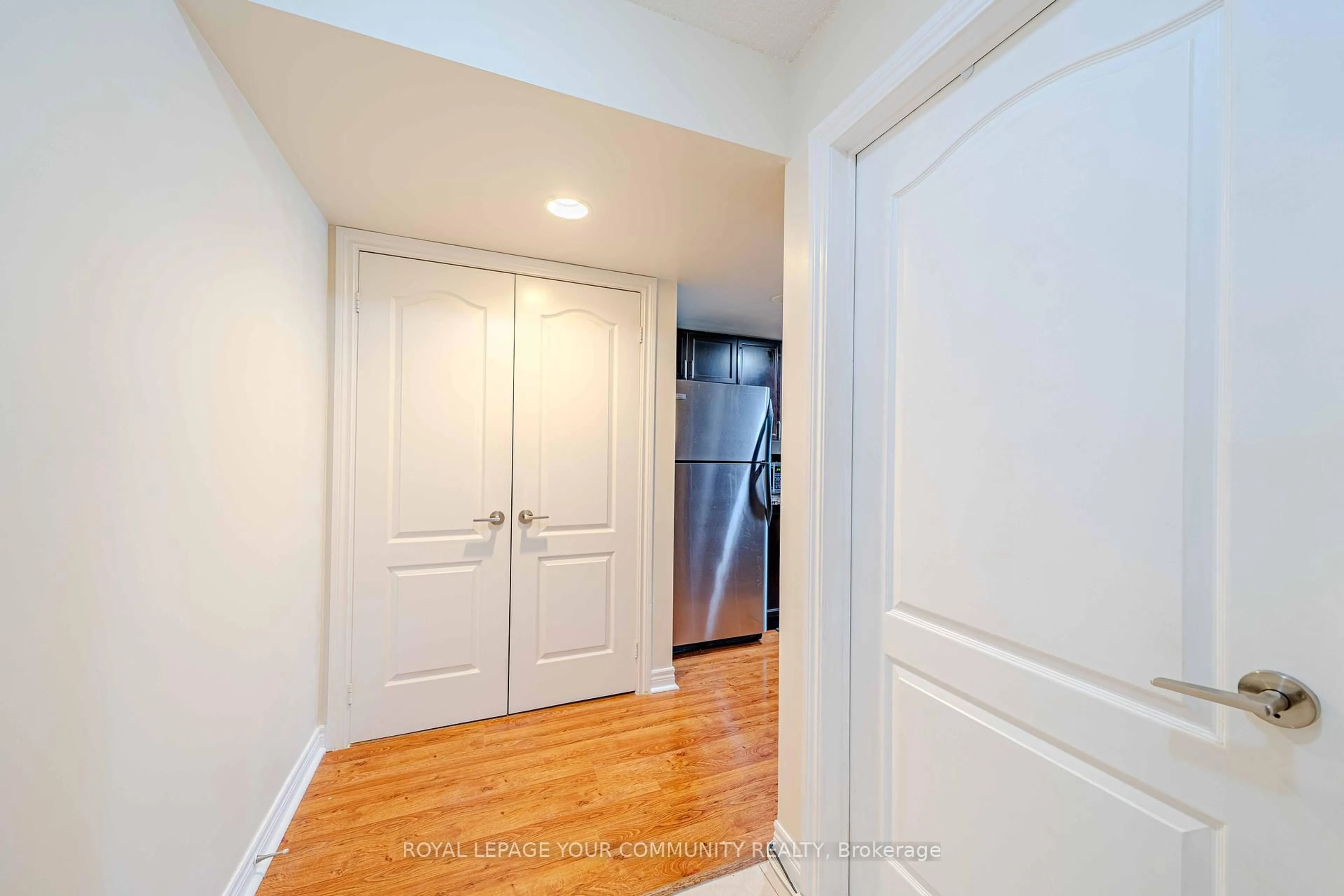 Indoor entryway for 70 Town Centre Crt #705, Toronto Ontario M1P 4Y7