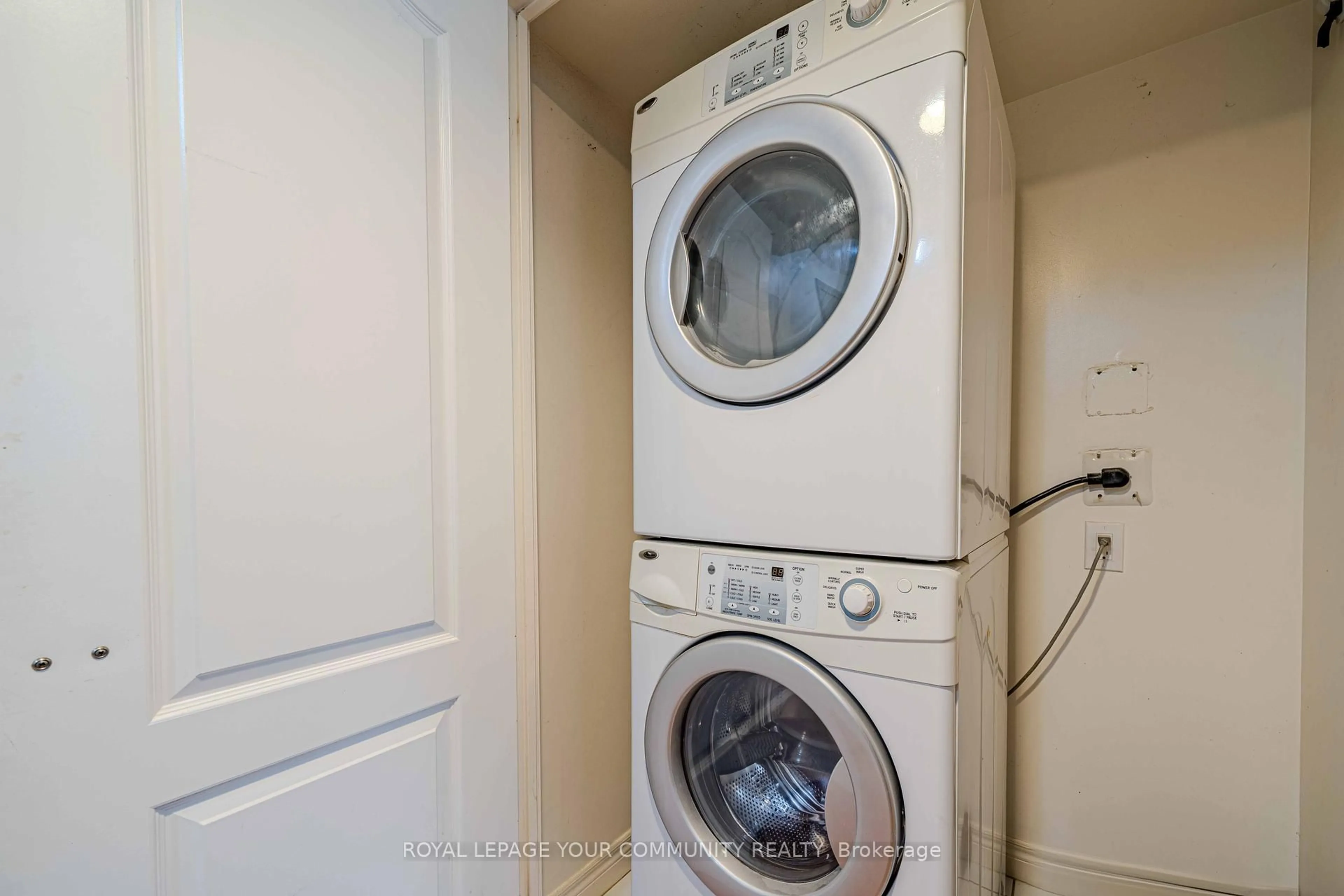 Laundry room for 70 Town Centre Crt #705, Toronto Ontario M1P 4Y7