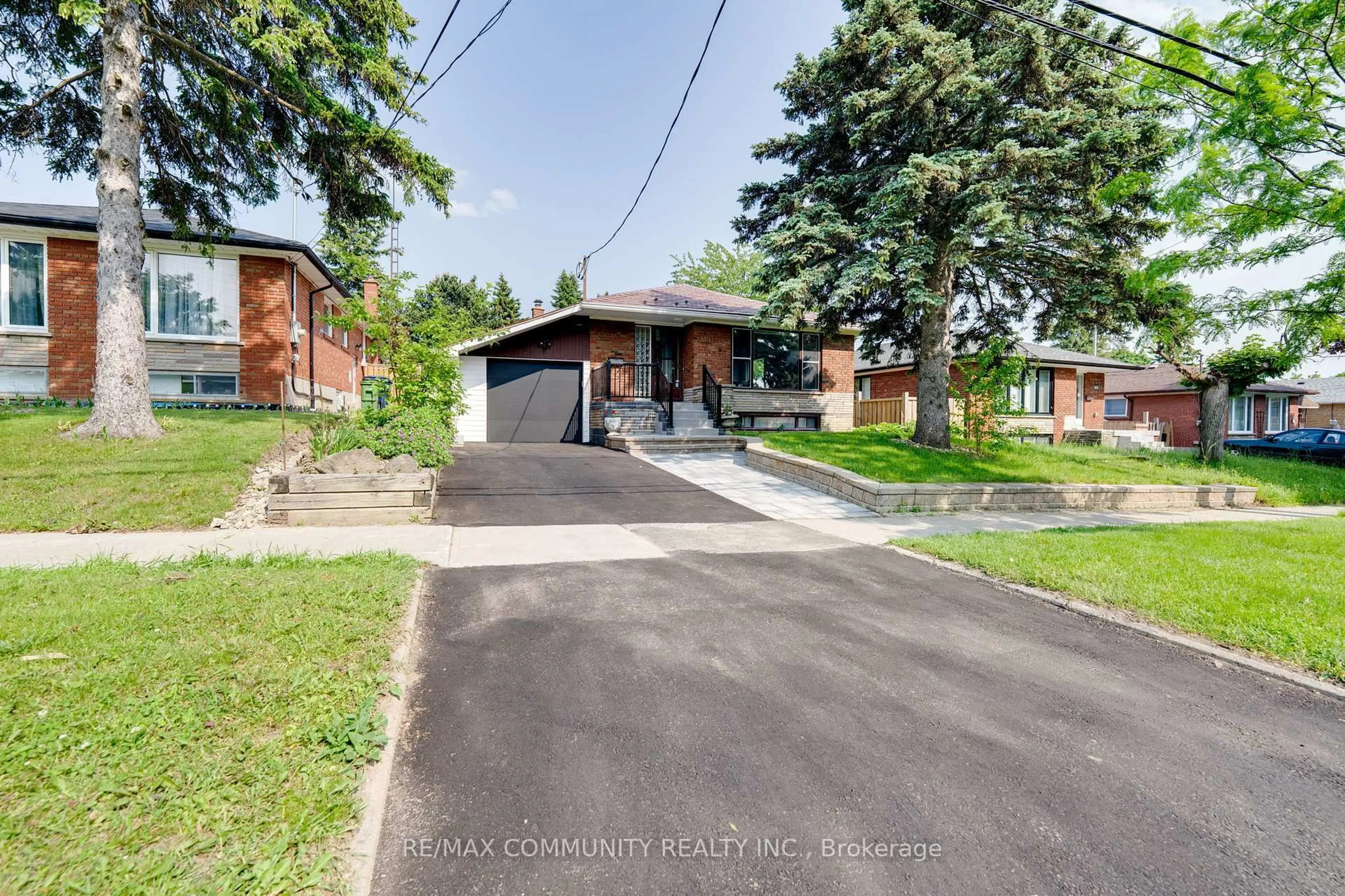 A pic from outside/outdoor area/front of a property/back of a property/a pic from drone, street for 115 Marcos Blvd, Toronto Ontario M1K 5A7