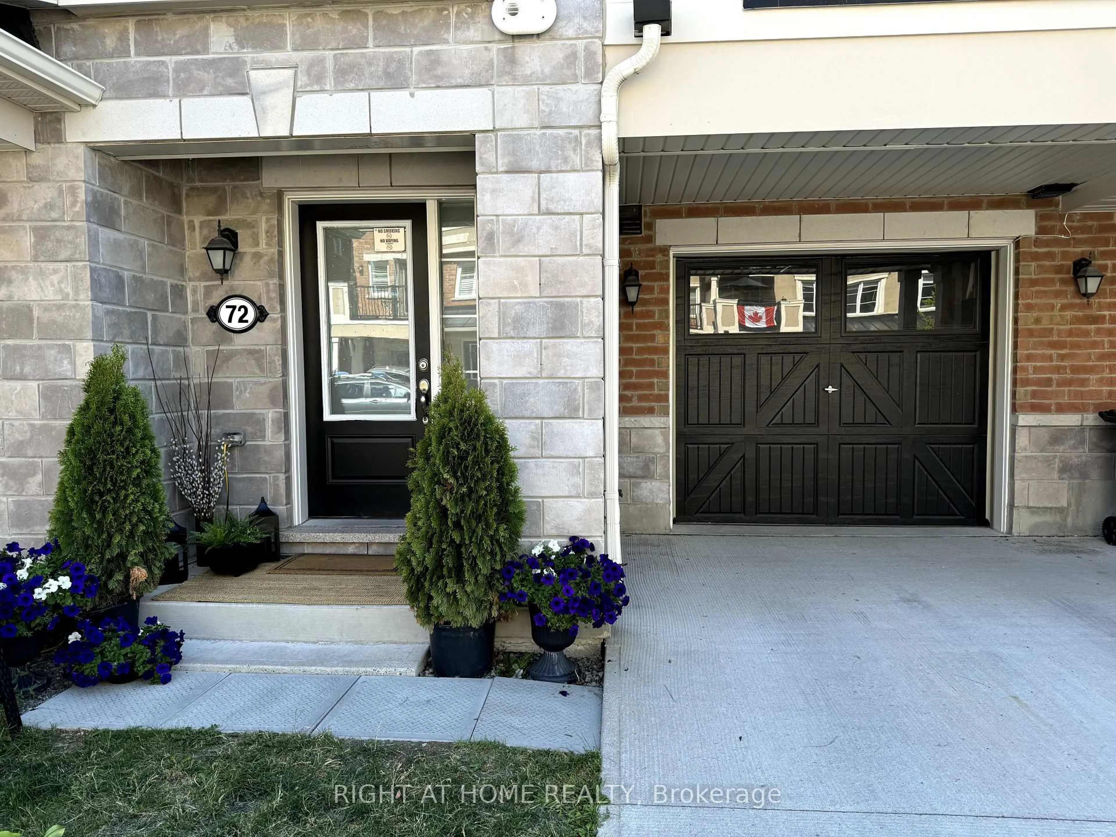 Indoor entryway for 72 Ayers Cres, Toronto Ontario M1L 0C4