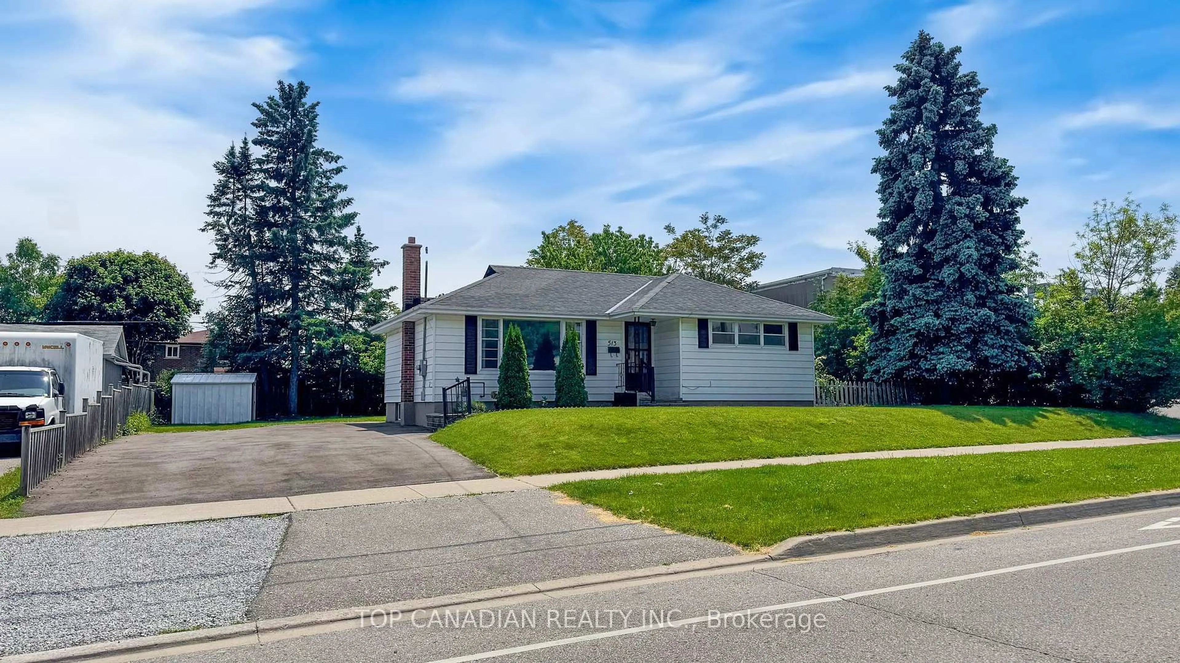 Home with vinyl exterior material, street for 513 Annapolis Ave, Oshawa Ontario L1J 2Y8