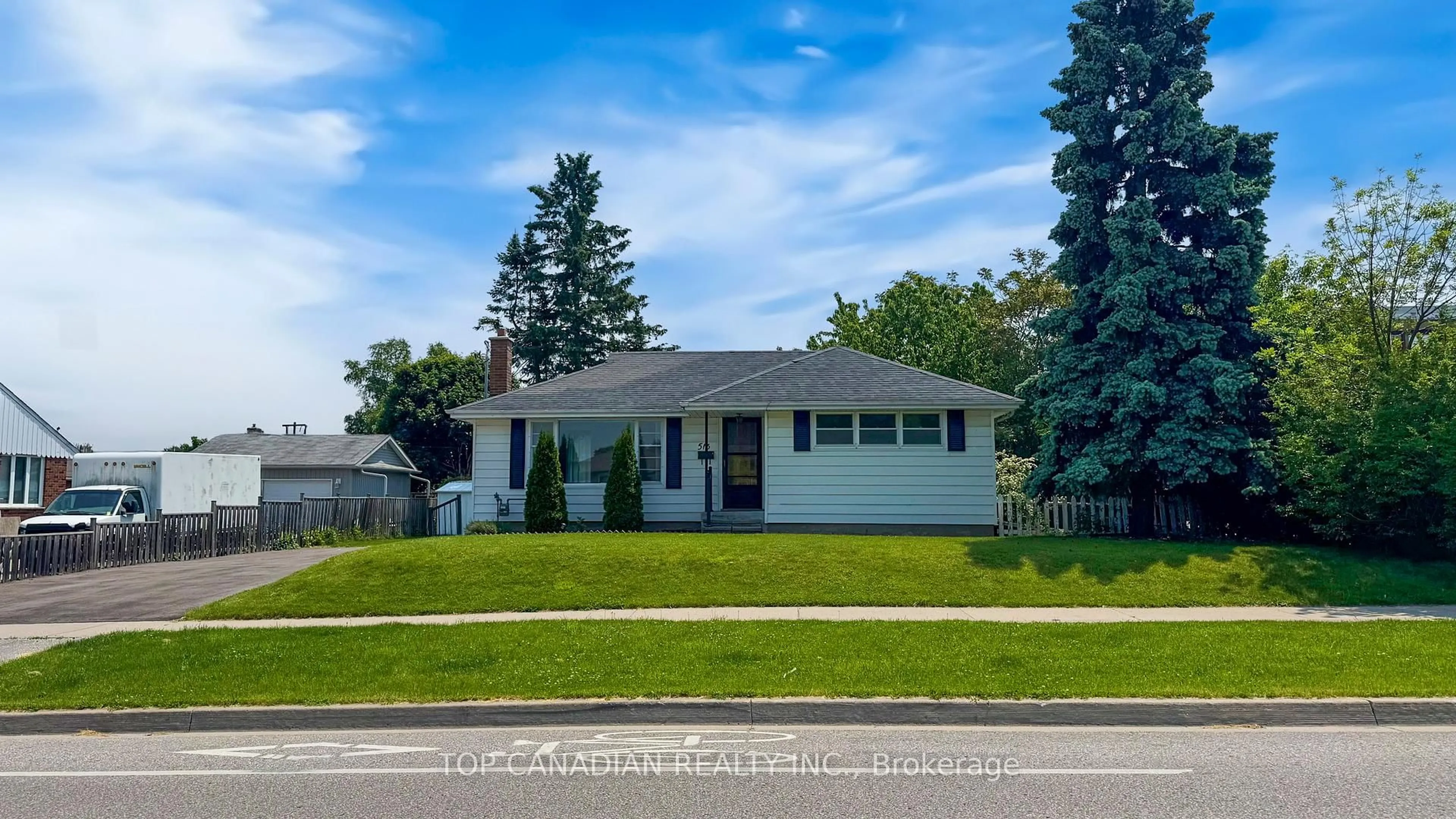 Home with vinyl exterior material, street for 513 Annapolis Ave, Oshawa Ontario L1J 2Y8