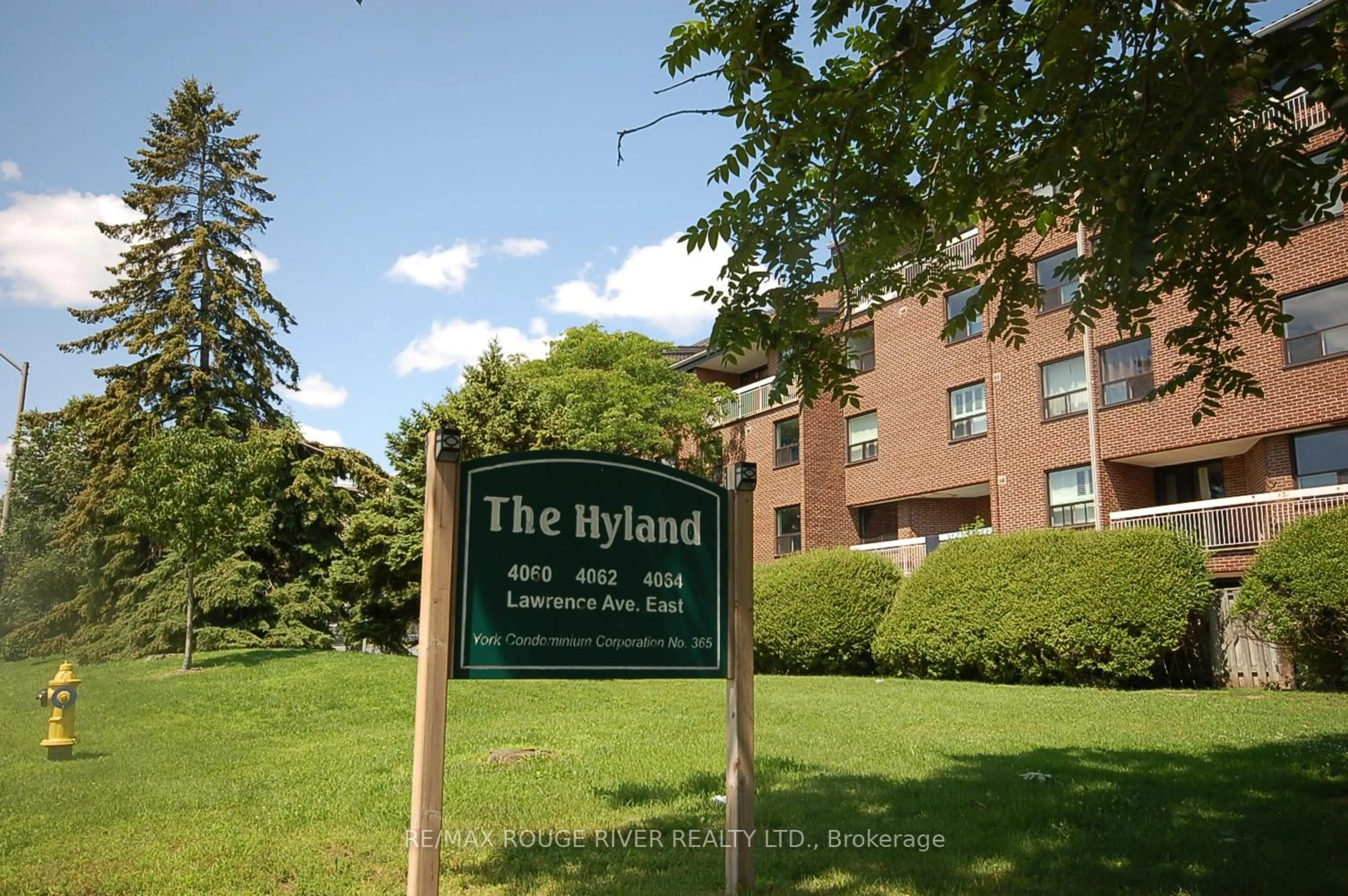 Indoor foyer for 4062 Lawrence Ave #309, Toronto Ontario M1E 4V5