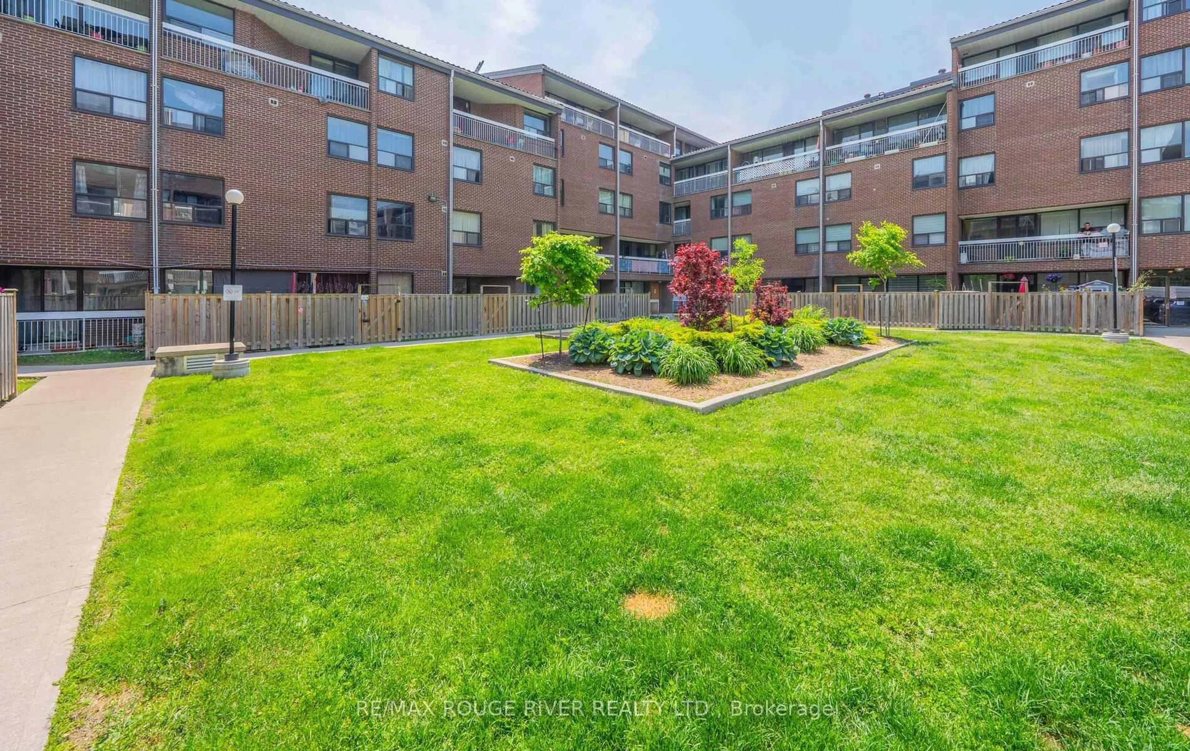 Patio, unknown for 4062 Lawrence Ave #309, Toronto Ontario M1E 4V5
