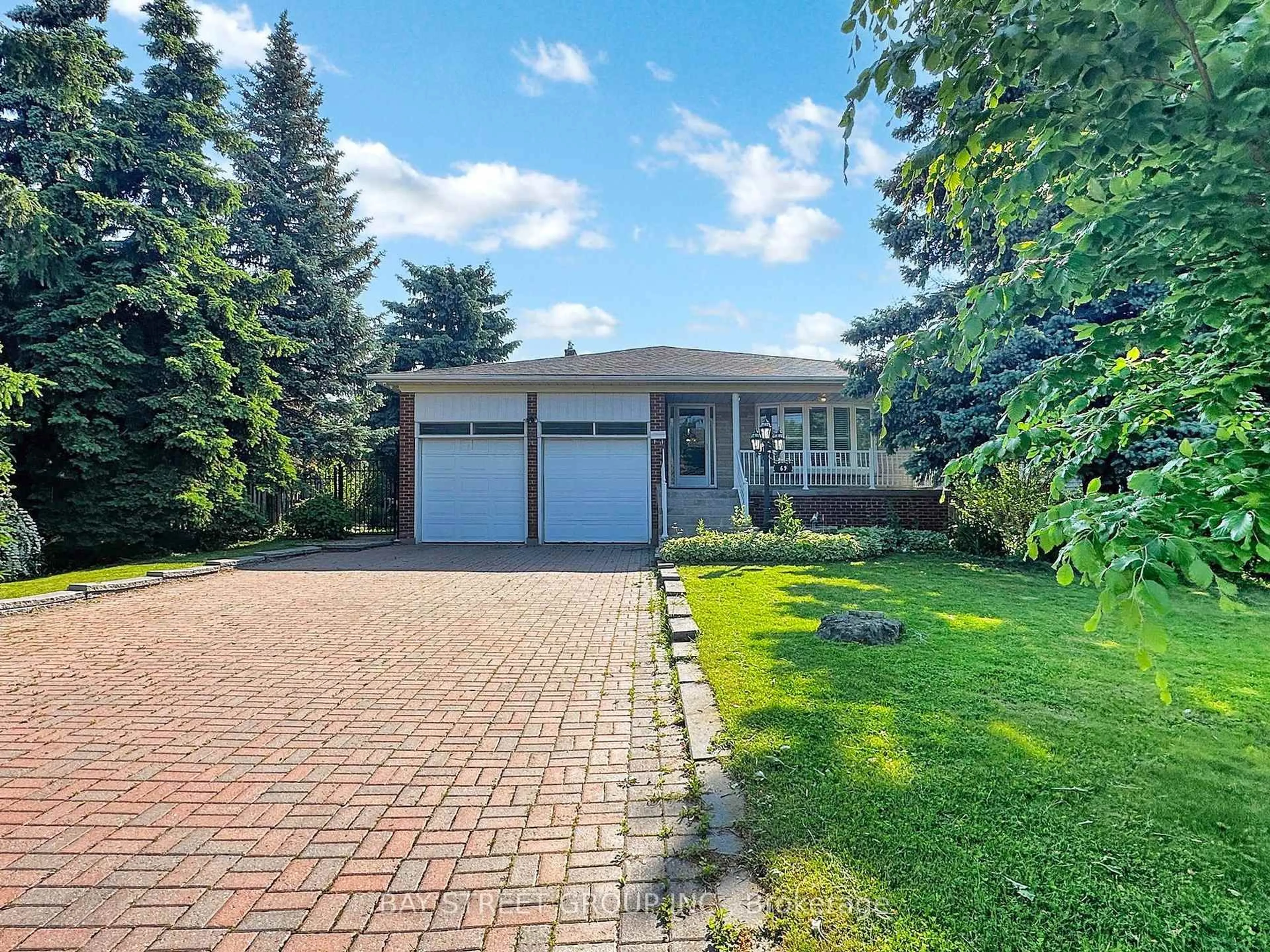 A pic from outside/outdoor area/front of a property/back of a property/a pic from drone, street for 69 Fairglen Ave, Toronto Ontario M1T 1G8