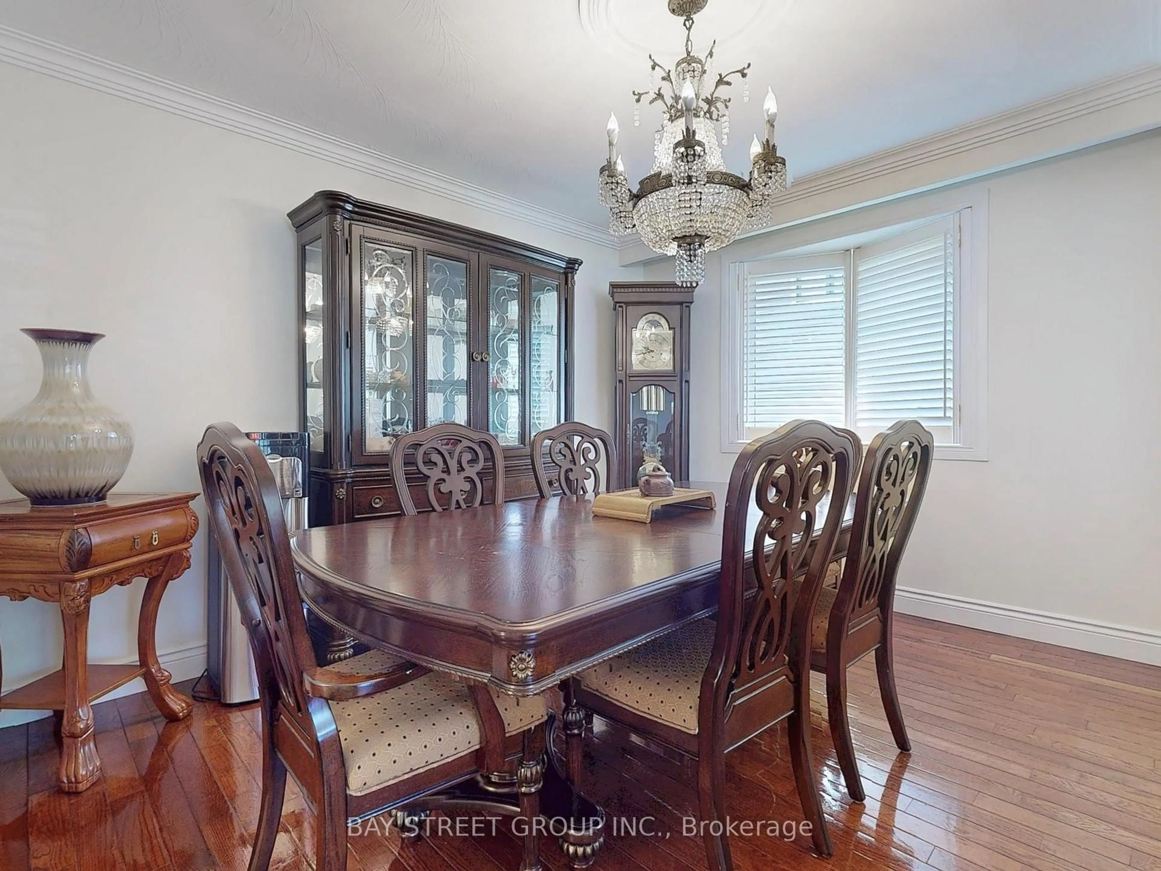 Dining room, wood/laminate floor for 69 Fairglen Ave, Toronto Ontario M1T 1G8