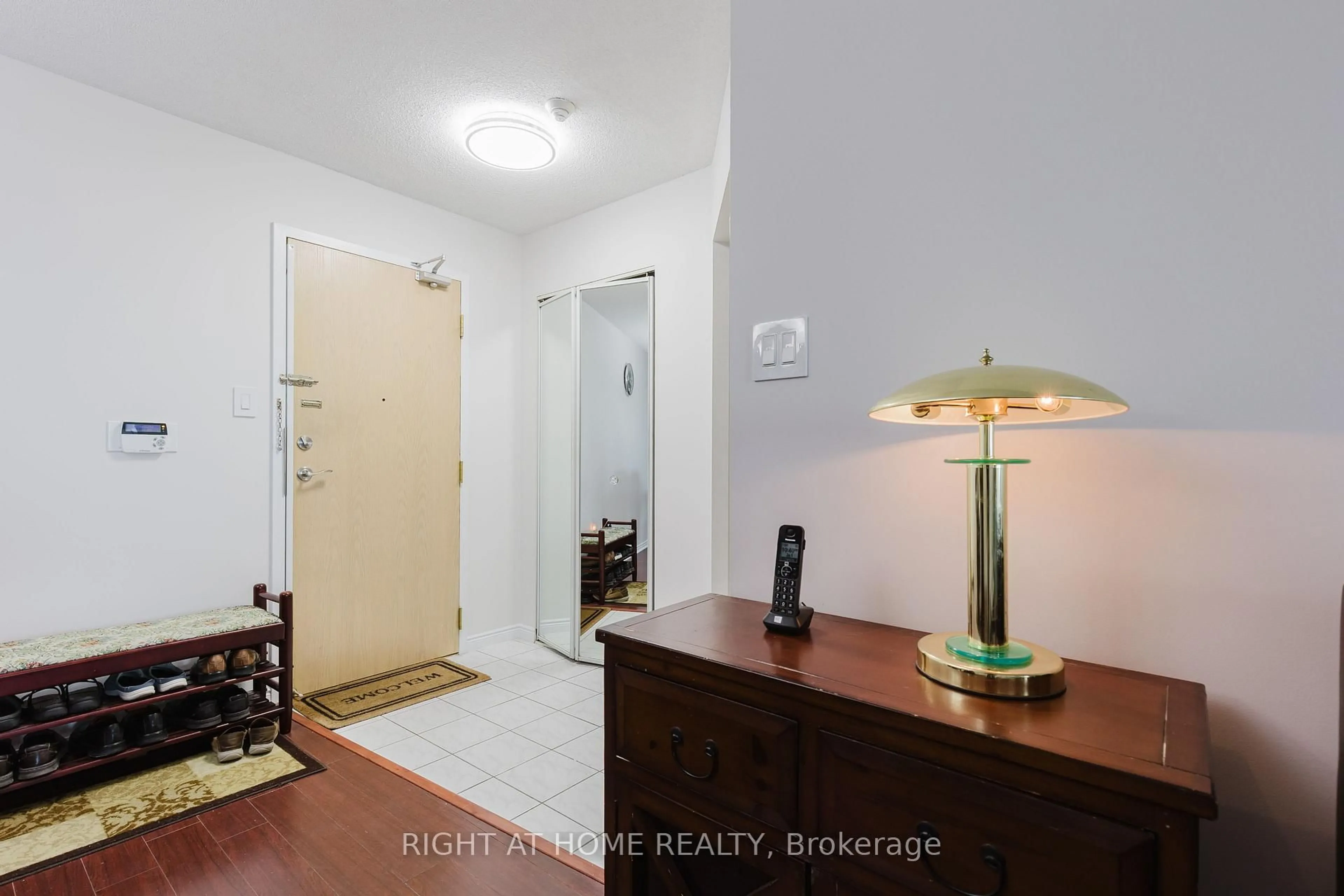 Indoor entryway for 1 Greystone Walk Dr #1690, Toronto Ontario M1K 5J3