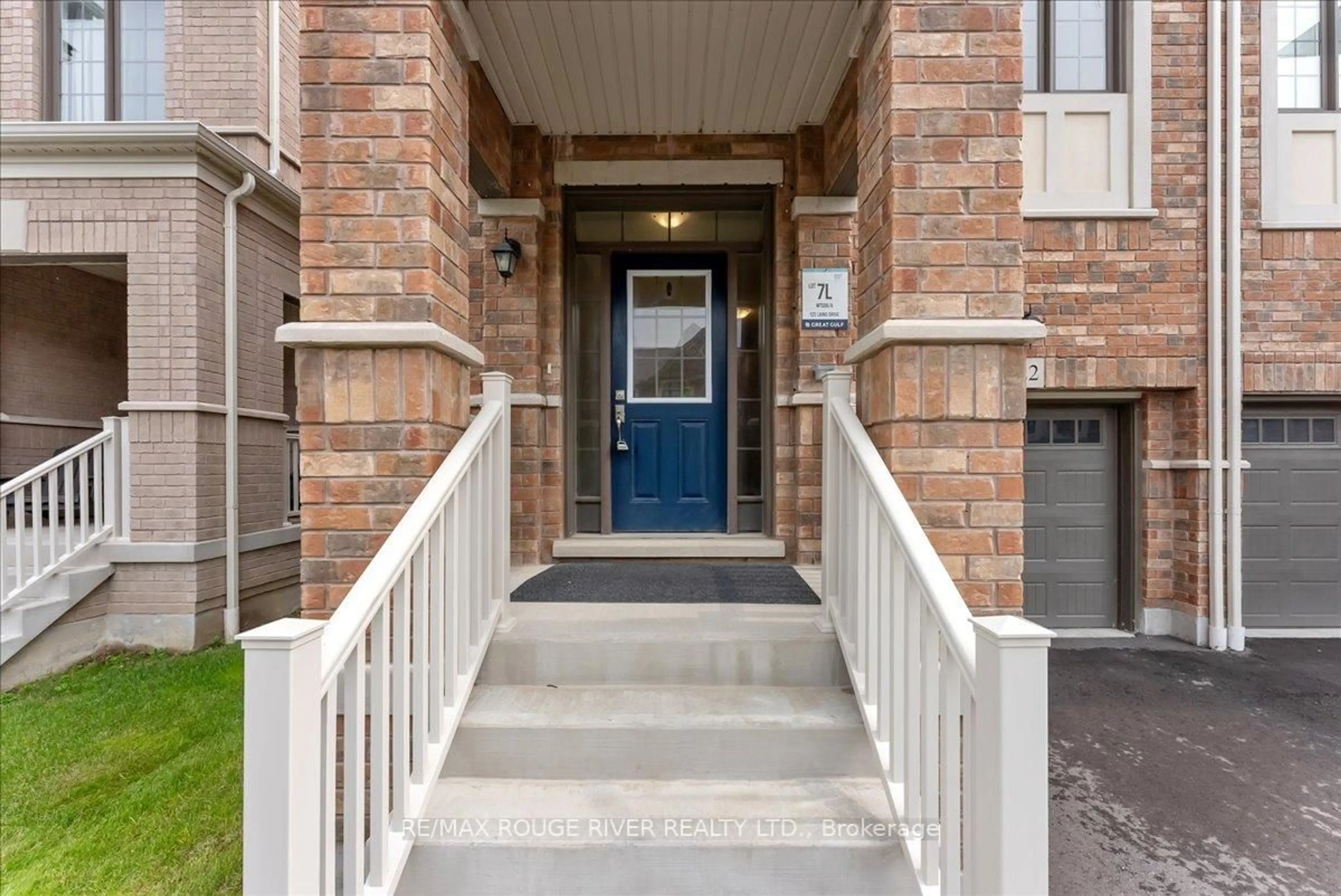 Indoor entryway for 122 Laing Dr, Whitby Ontario L1P 0N5