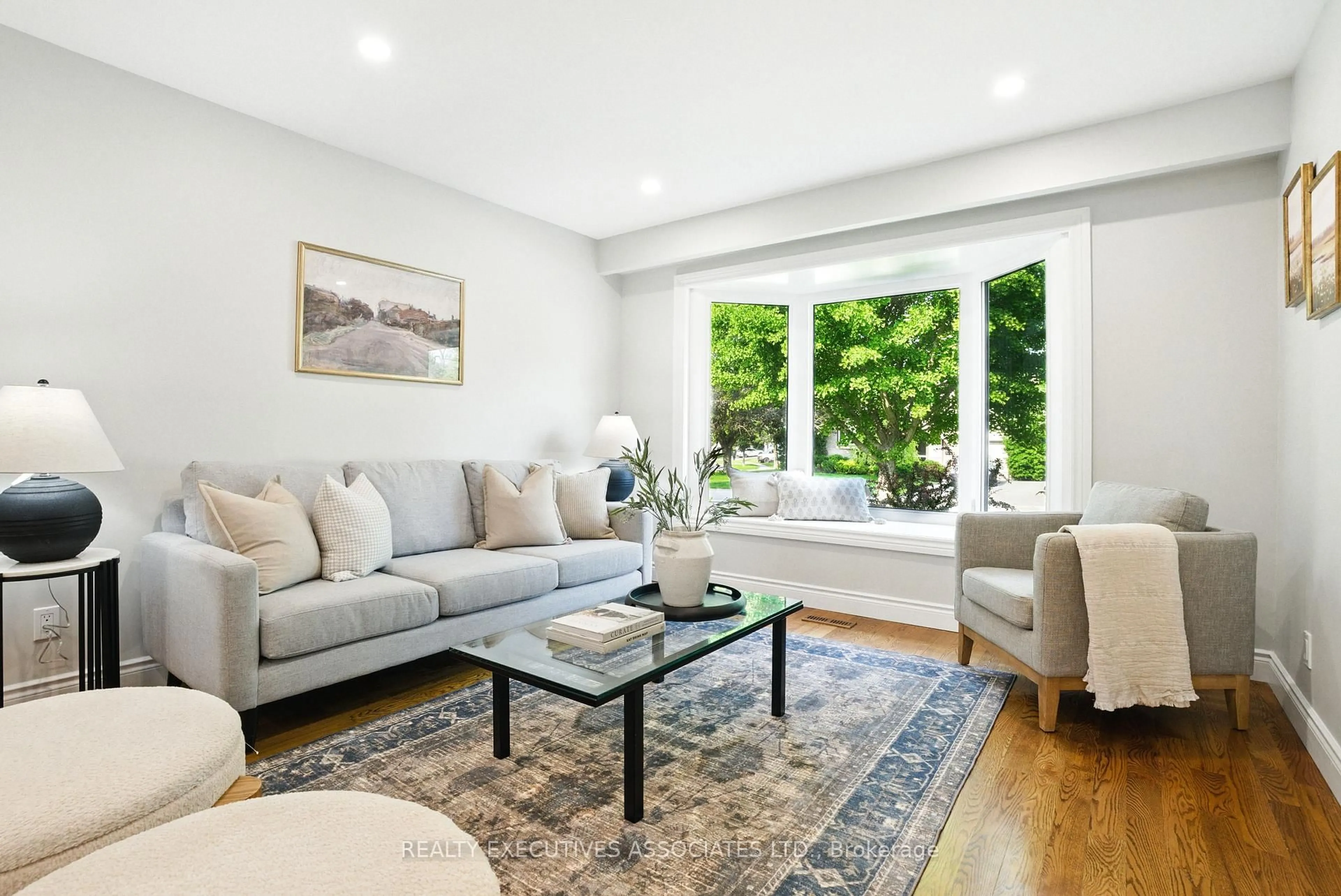 Living room with furniture, unknown for 27 Morgandale Cres, Clarington Ontario L1C 3N1