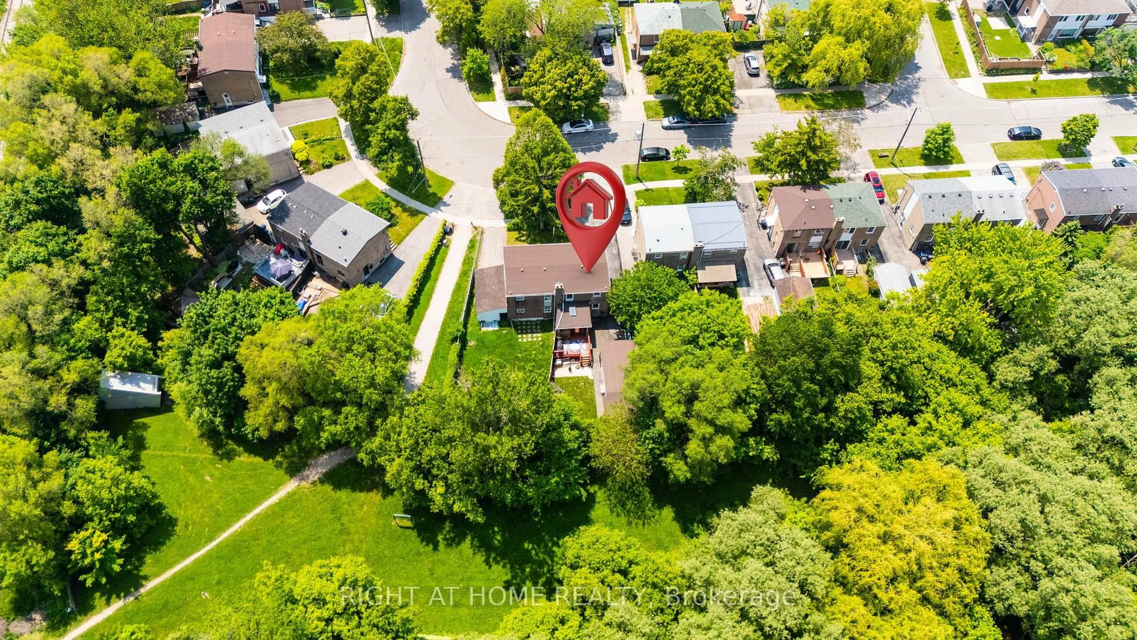 A pic from outside/outdoor area/front of a property/back of a property/a pic from drone, street for 164 Woodfern Dr, Toronto Ontario M1K 2L5