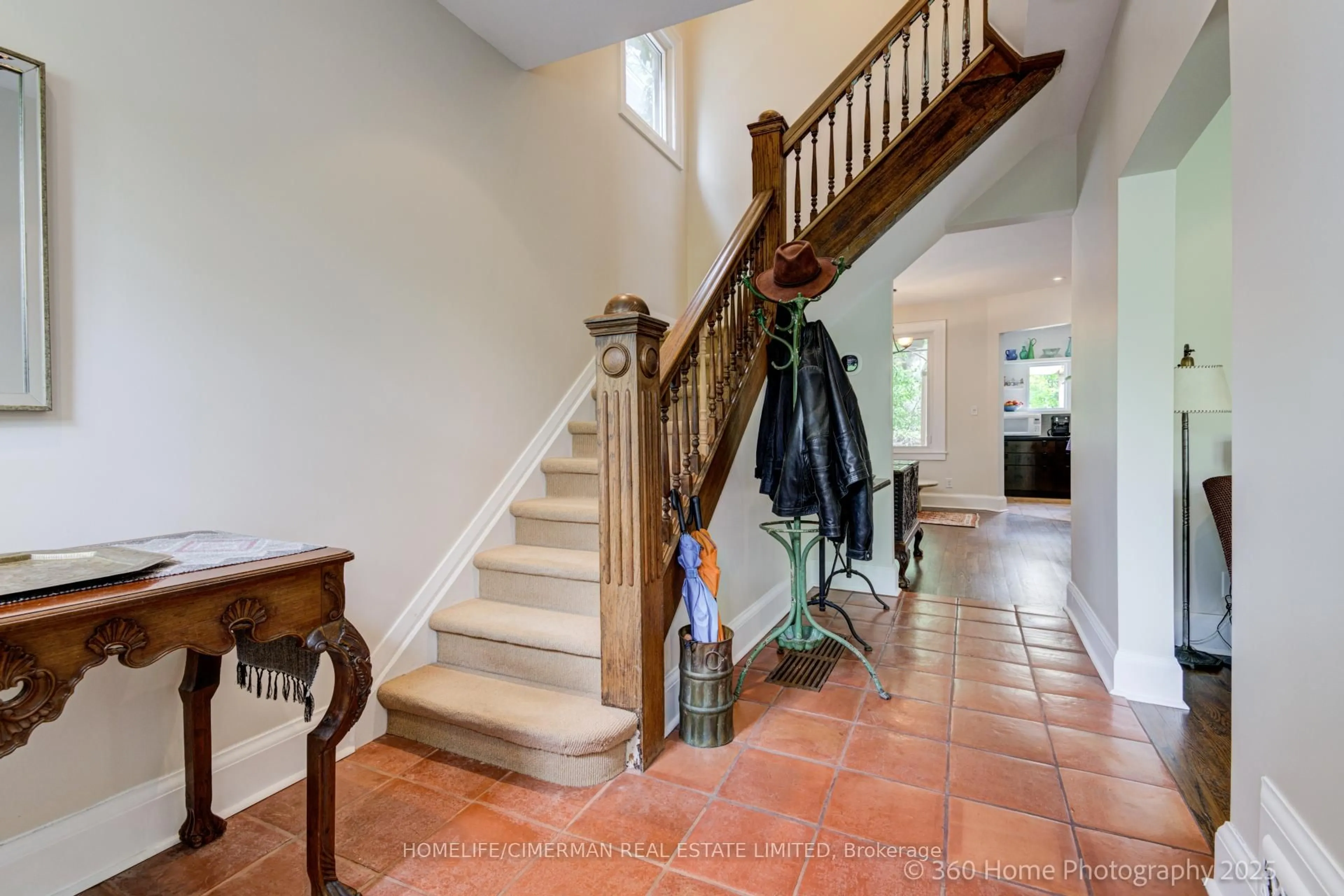 Indoor foyer for 73 Spruce Hill Rd, Toronto Ontario M4E 3G2
