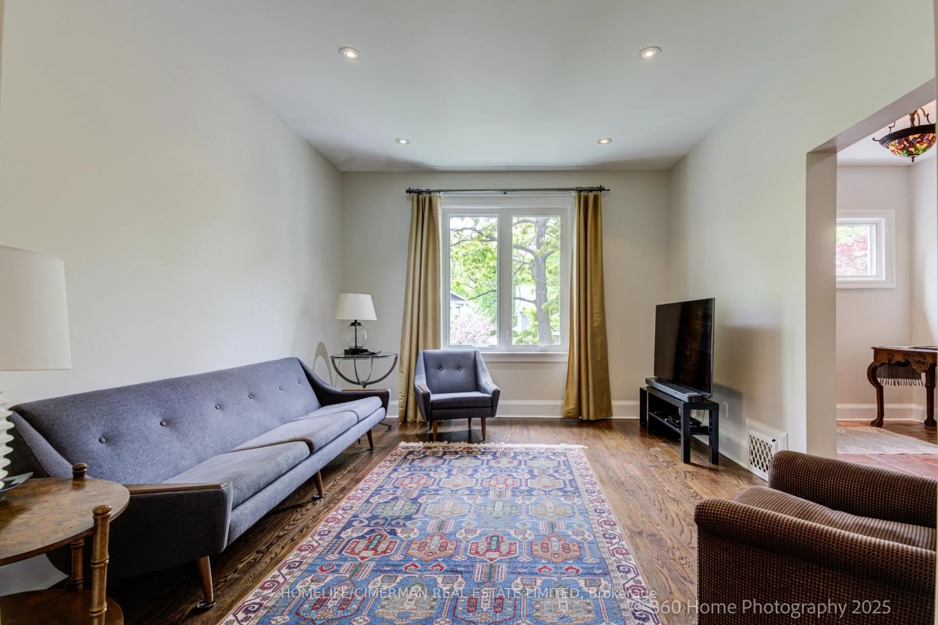 Living room with furniture, unknown for 73 Spruce Hill Rd, Toronto Ontario M4E 3G2