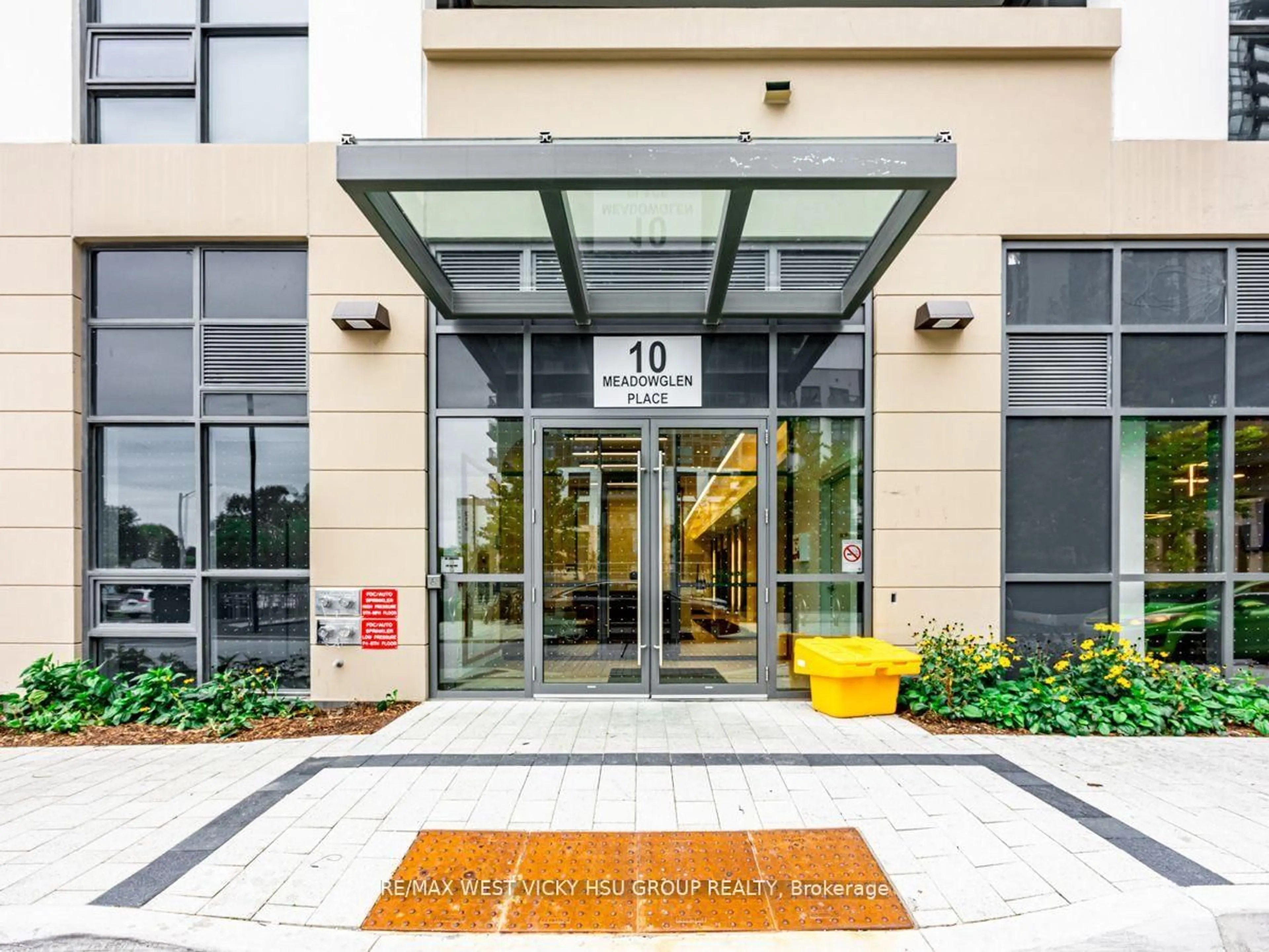 Indoor foyer for 10 Meadowglen Pl #1008, Toronto Ontario M1G 0A9