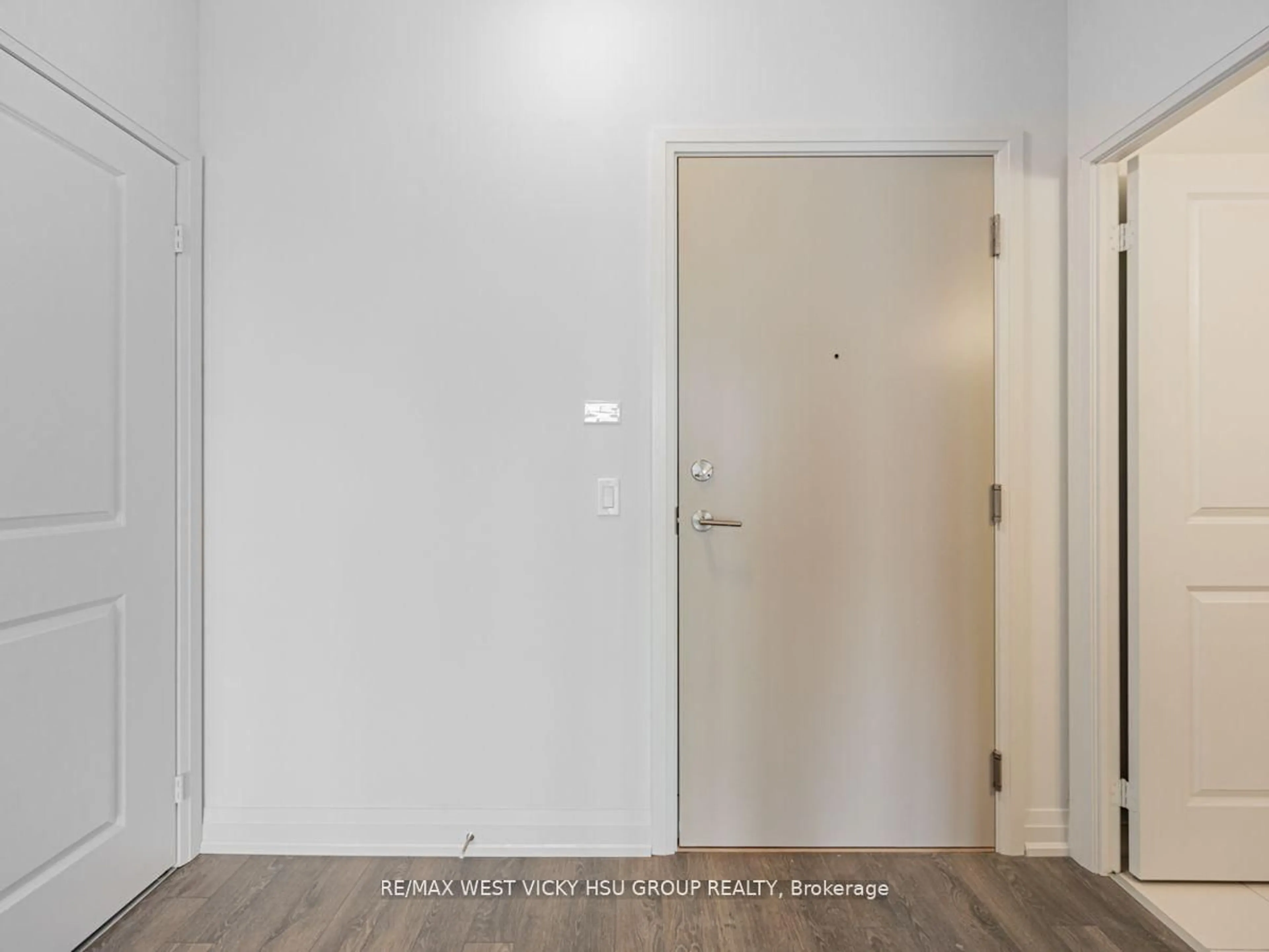 Indoor entryway for 10 Meadowglen Pl #1008, Toronto Ontario M1G 0A9