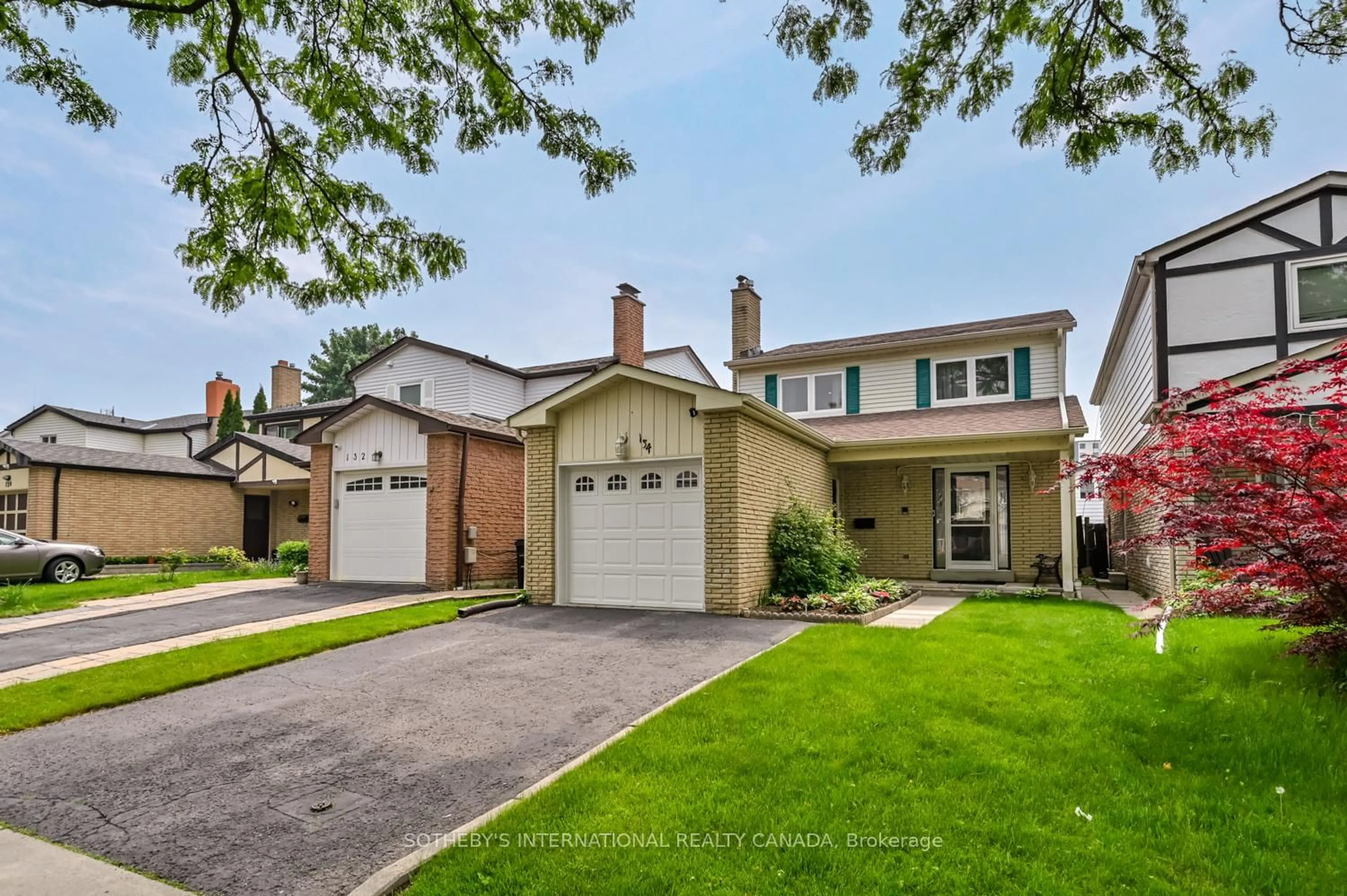 Home with vinyl exterior material, street for 134 Greenwich Sq, Toronto Ontario M1J 3L3