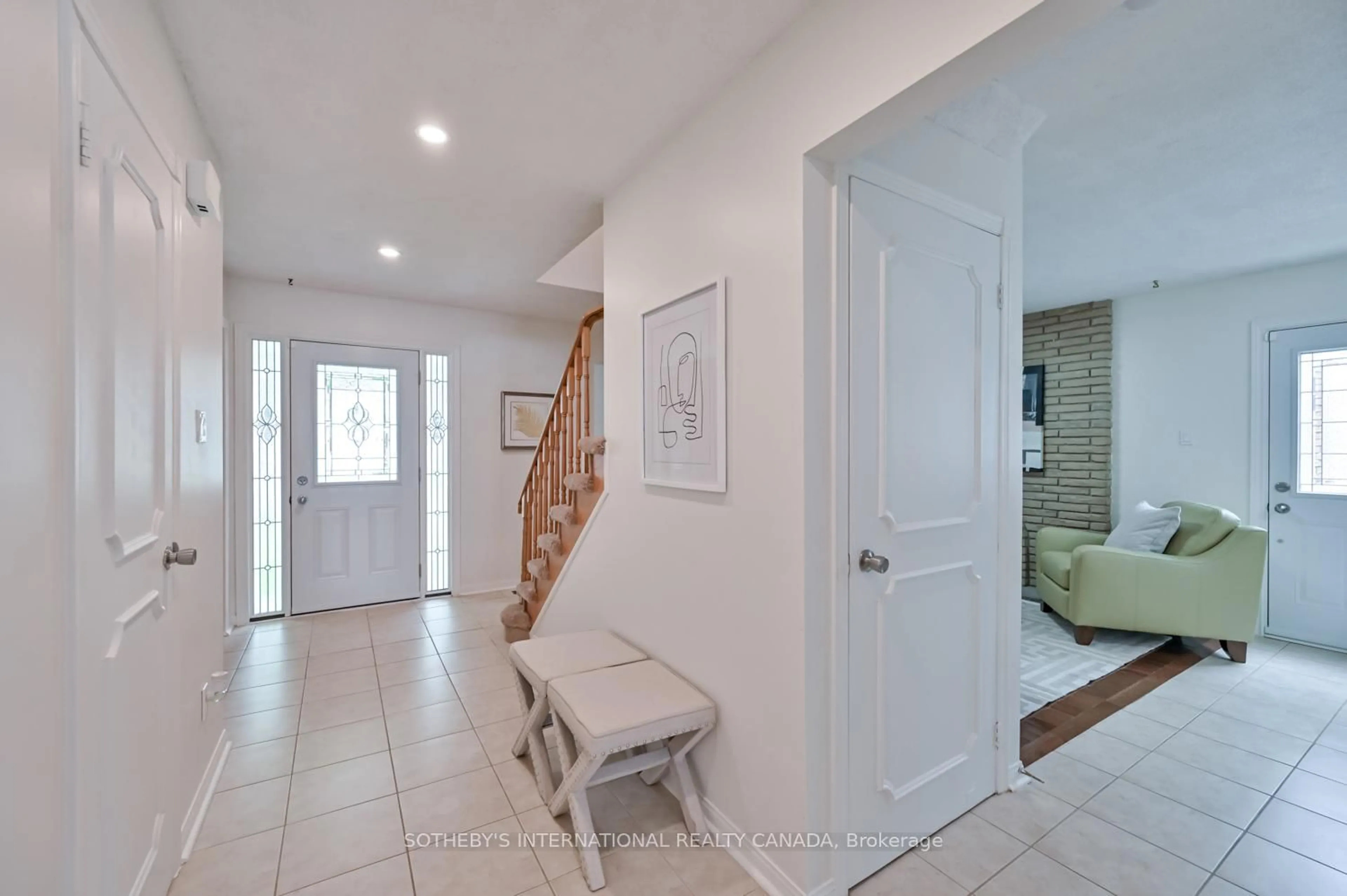 Indoor entryway for 134 Greenwich Sq, Toronto Ontario M1J 3L3