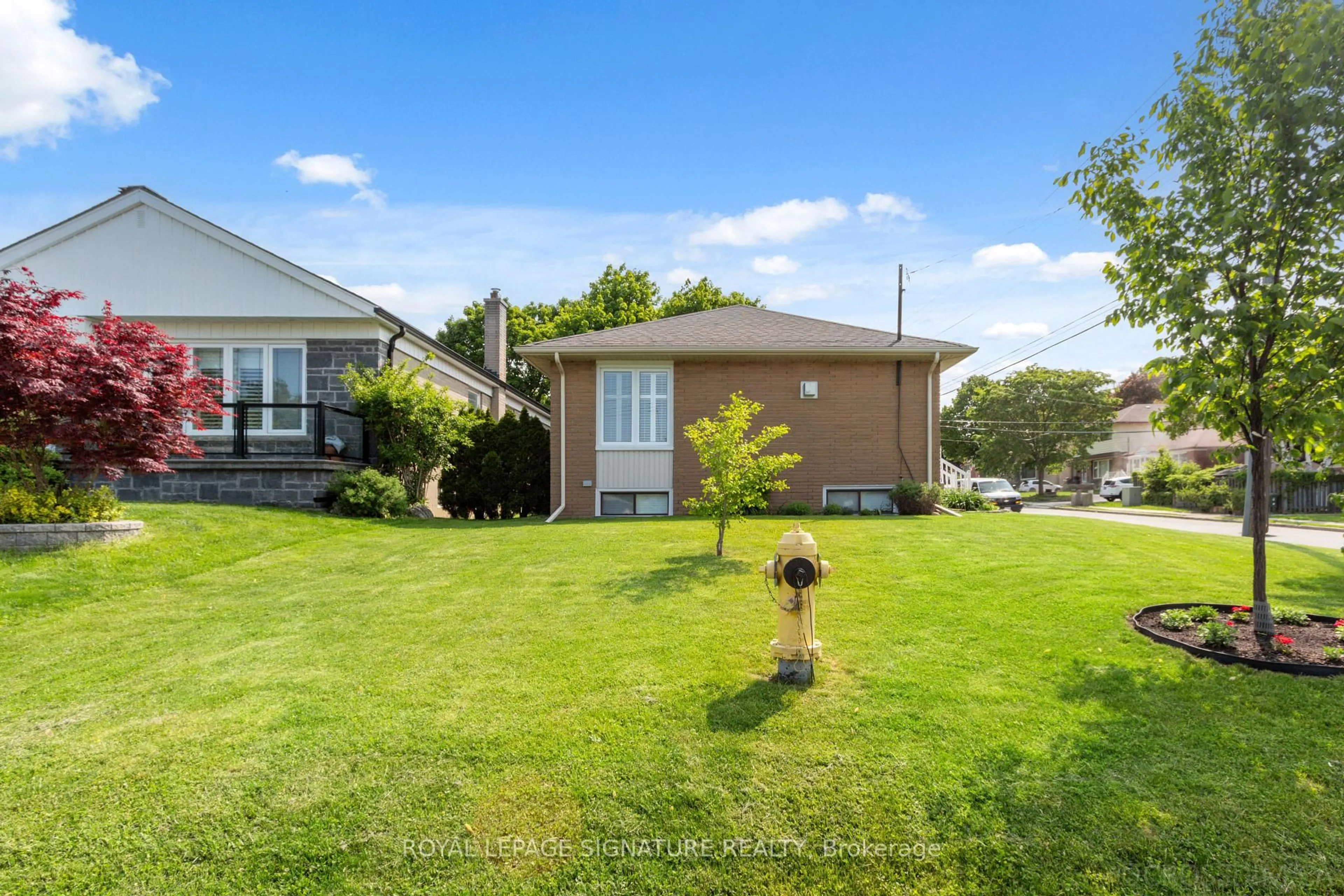 A pic from outside/outdoor area/front of a property/back of a property/a pic from drone, unknown for 18 Lupin Dr, Toronto Ontario M1R 4X3