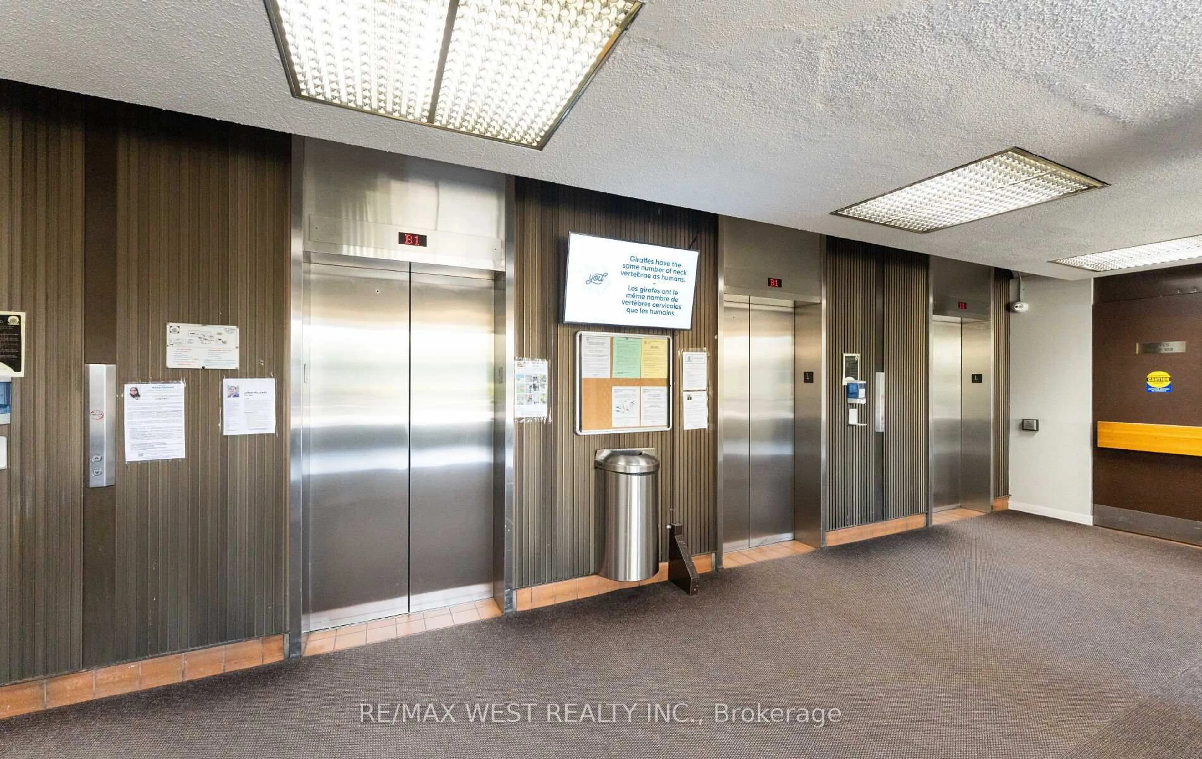 Indoor foyer for 5 Massey Sq #2910, Toronto Ontario M4C 5L6