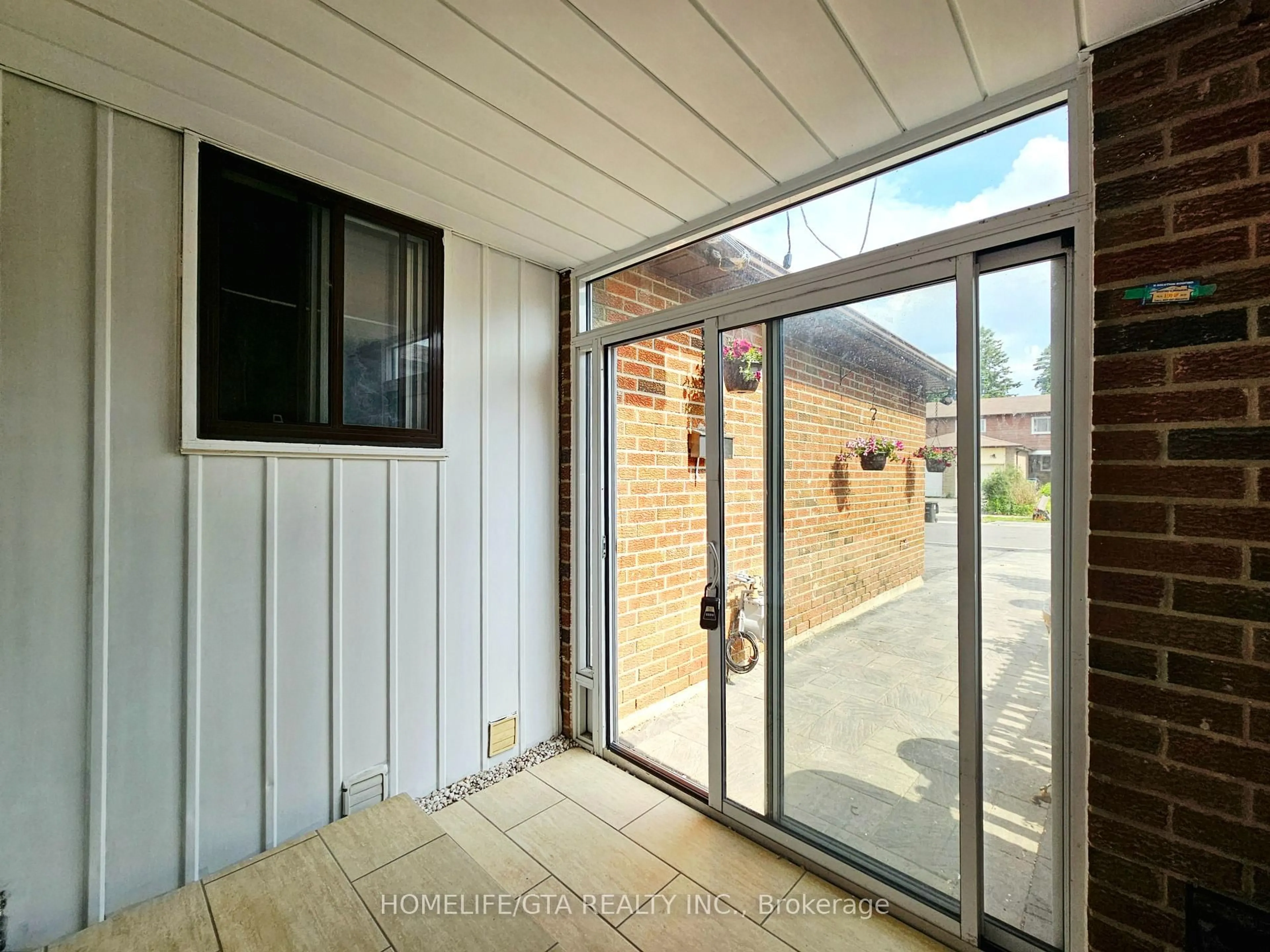 Indoor entryway for 24 Bradstone Sq, Toronto Ontario M1B 1W2