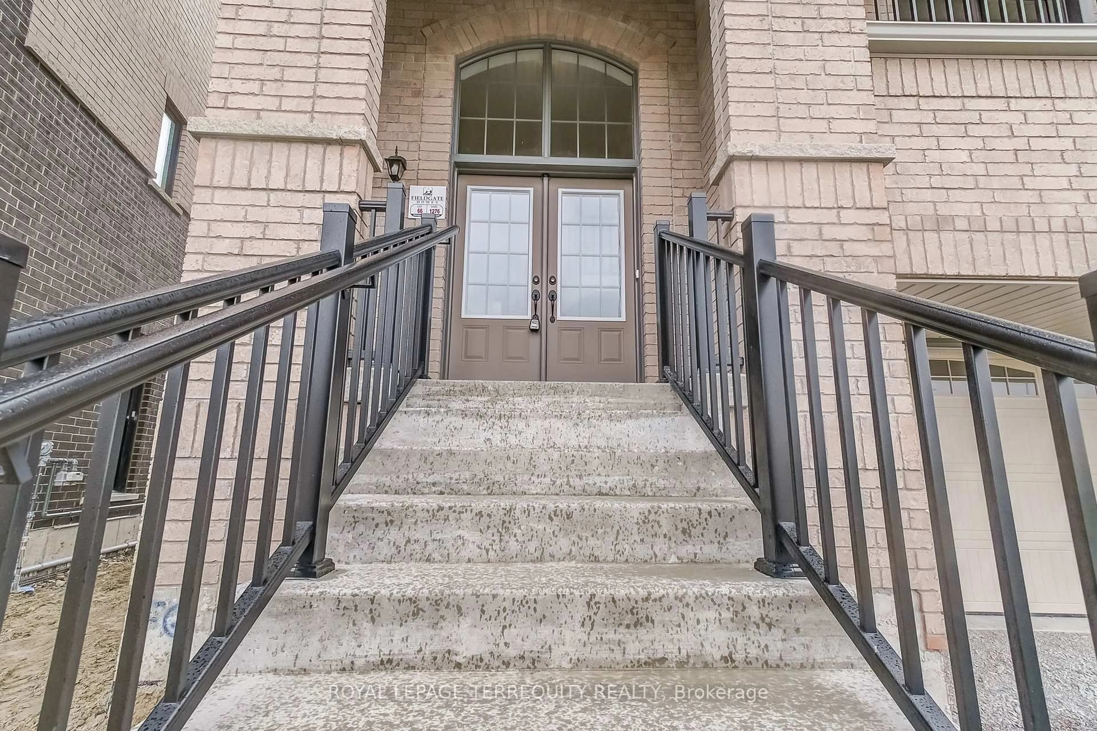 Unknown for 1276 Talisman Manr, Pickering Ontario L1V 2P8
