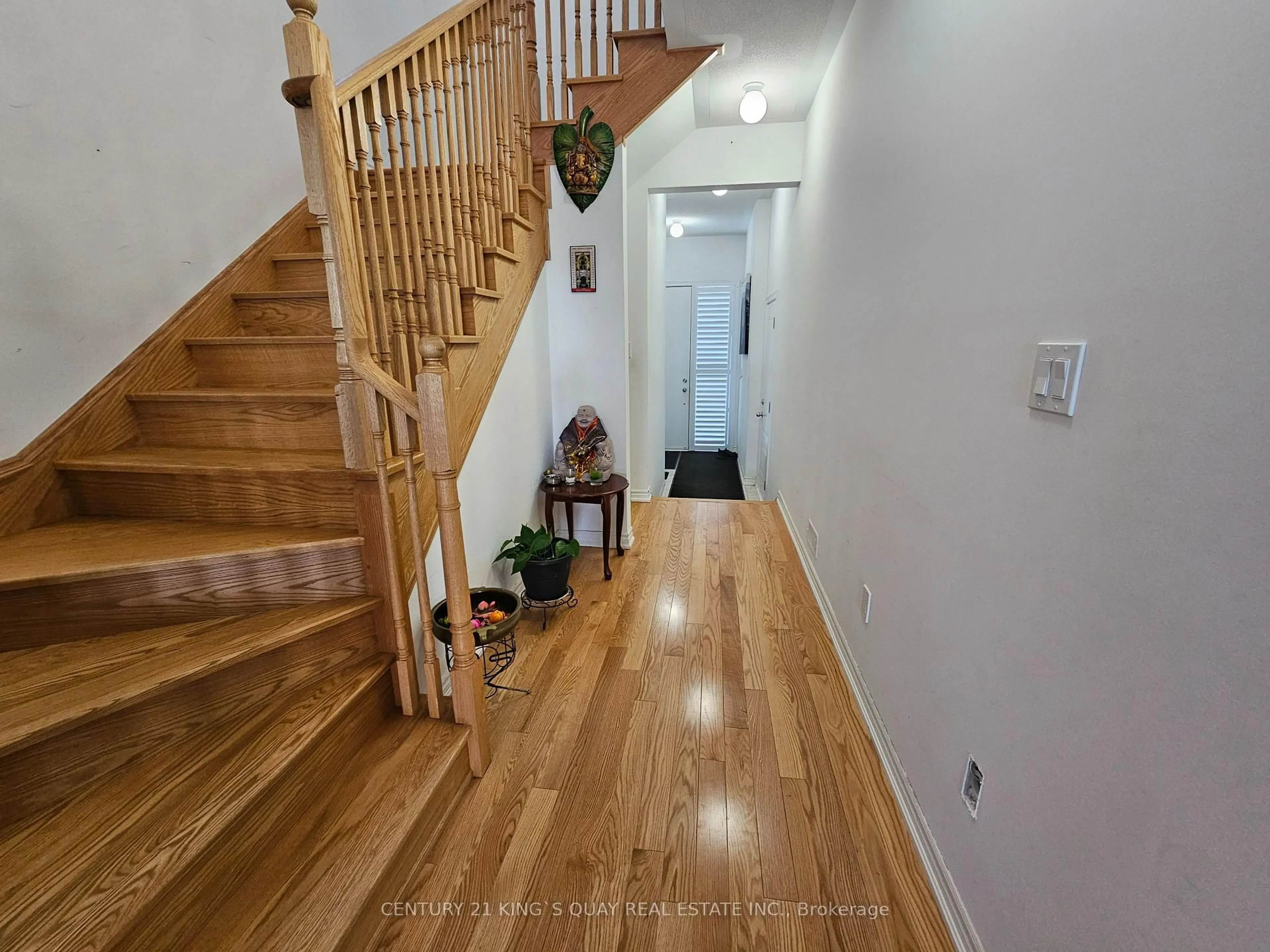 Indoor foyer for 54 Peter Hogg Crt, Whitby Ontario L1P 0N2