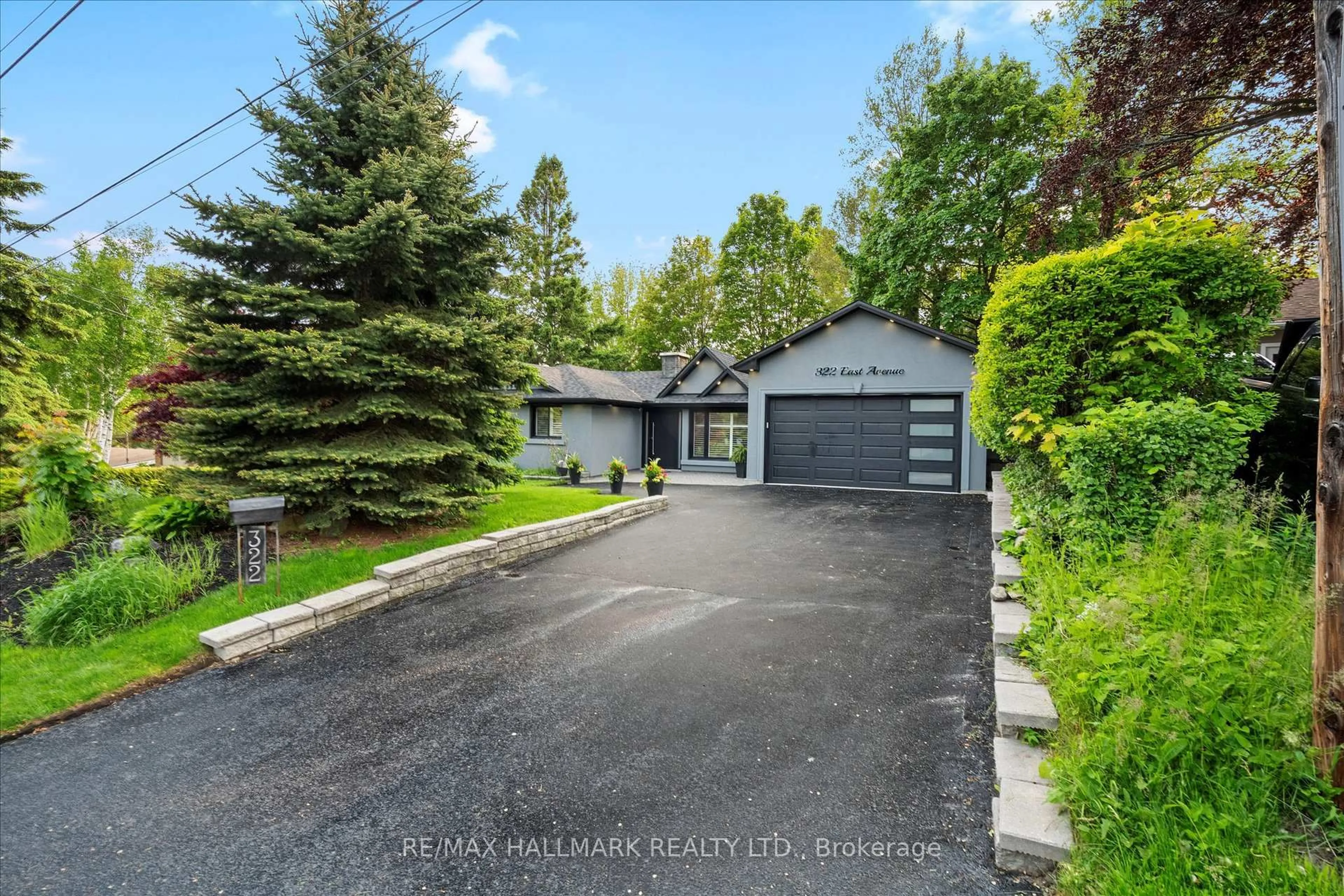A pic from outside/outdoor area/front of a property/back of a property/a pic from drone, street for 322 East Ave, Toronto Ontario M1C 2W4
