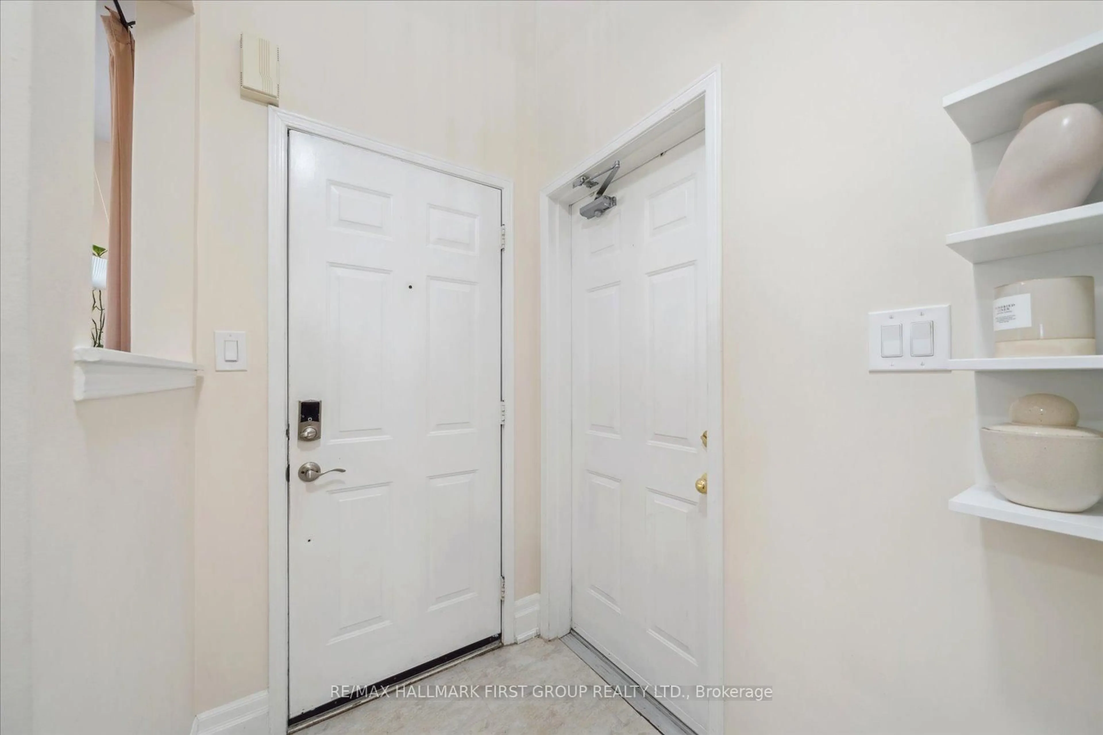 Unknown for 27 Shenandoah Dr, Whitby Ontario L1P 1S9