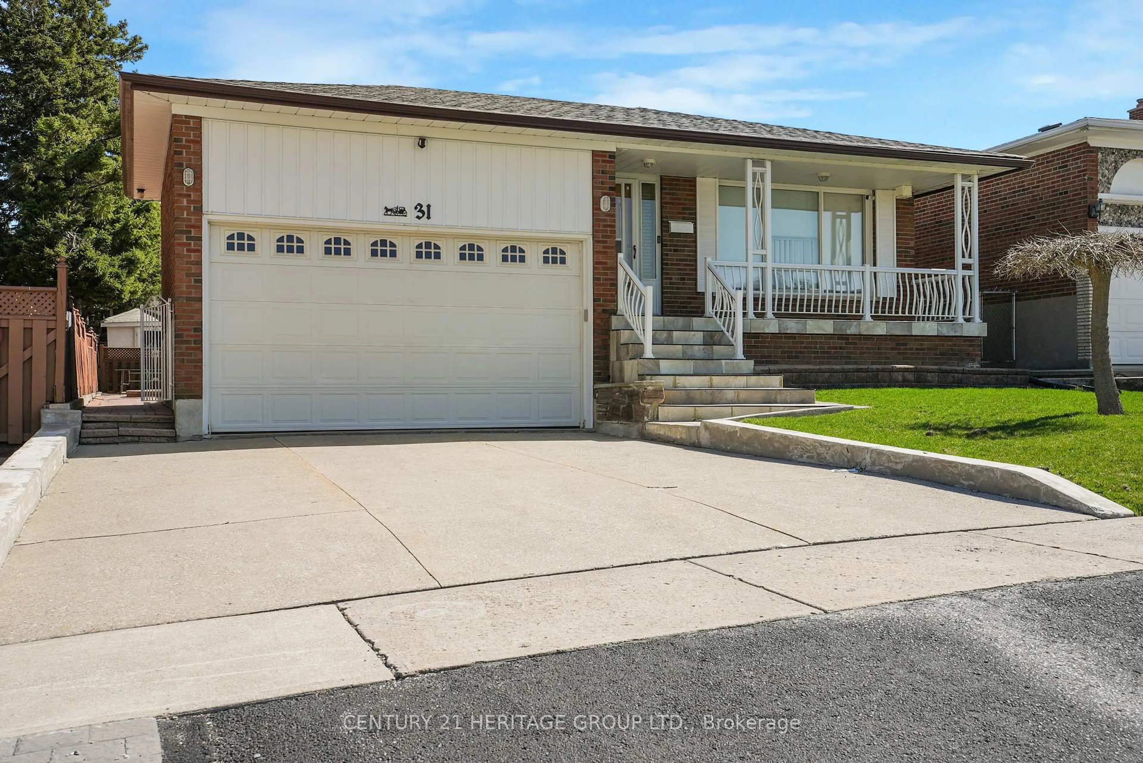 Home with vinyl exterior material, street for 31 Scarden Ave, Toronto Ontario M1T 1V8