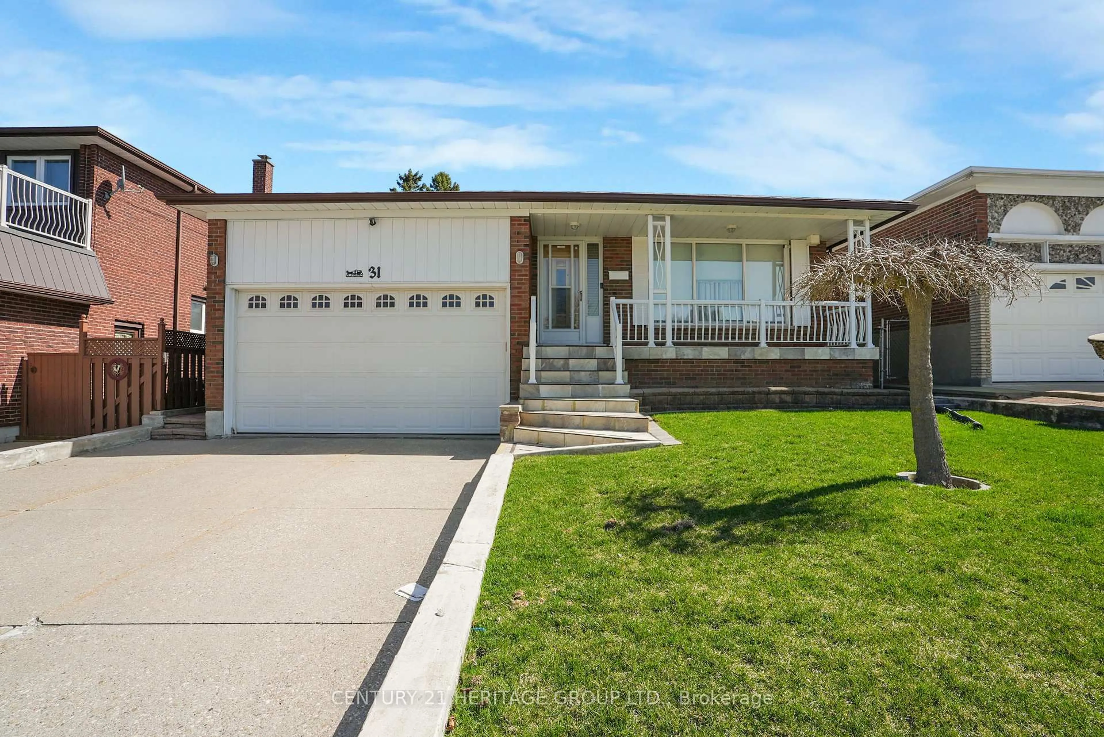 Home with brick exterior material, street for 31 Scarden Ave, Toronto Ontario M1T 1V8