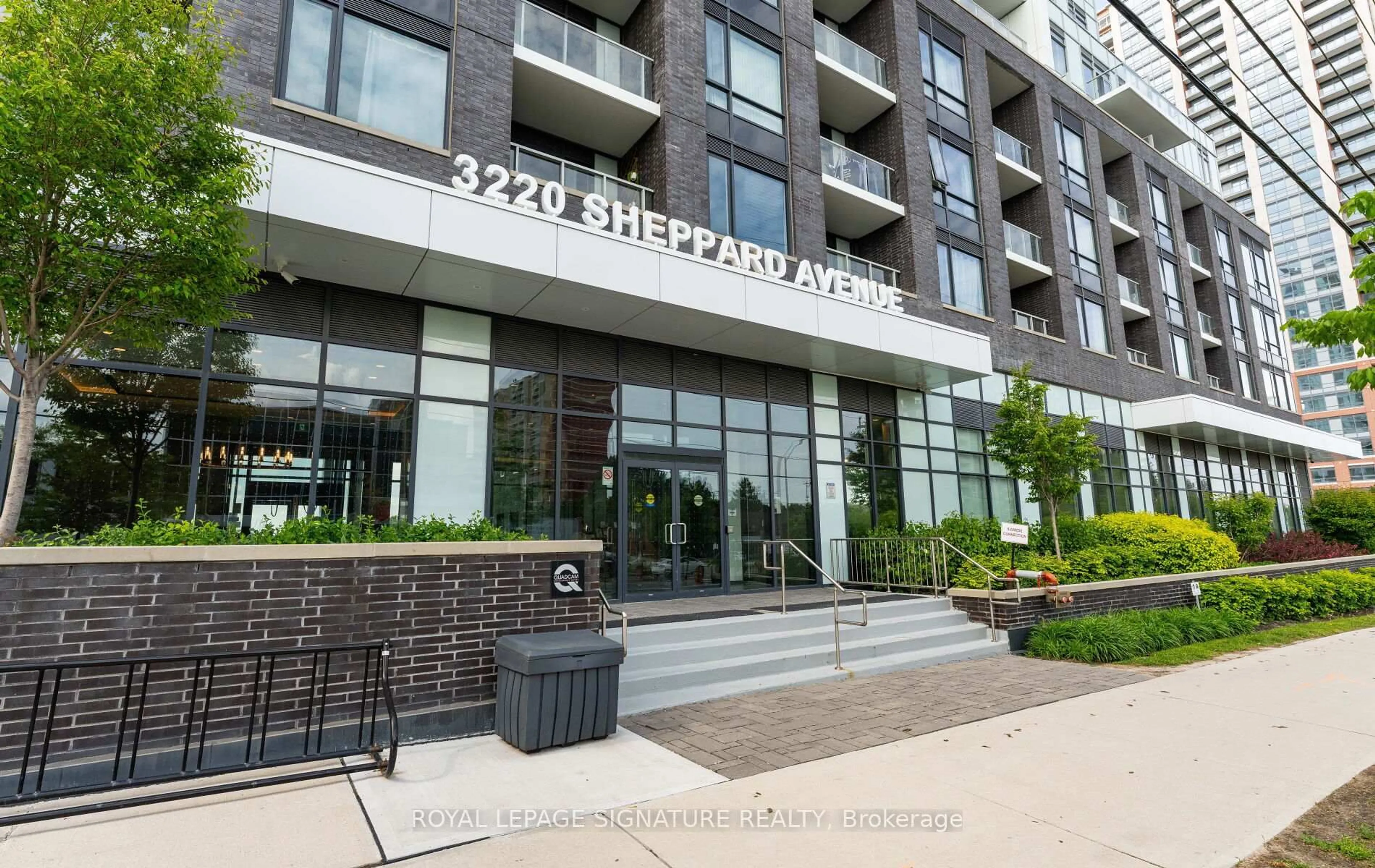 Patio, street for 3220 Sheppard Ave #323, Toronto Ontario M1T 0B7