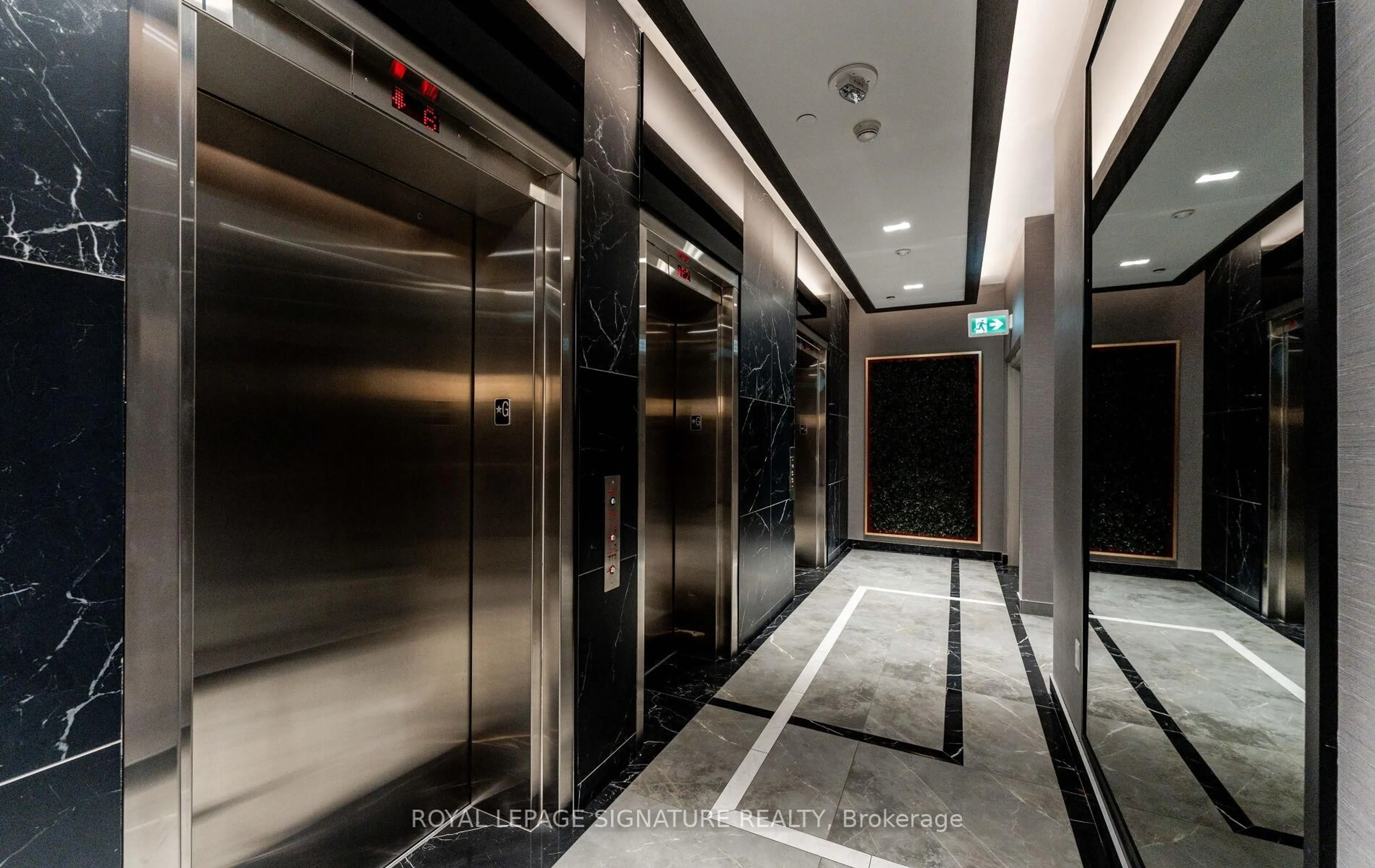Indoor foyer for 3220 Sheppard Ave #323, Toronto Ontario M1T 0B7