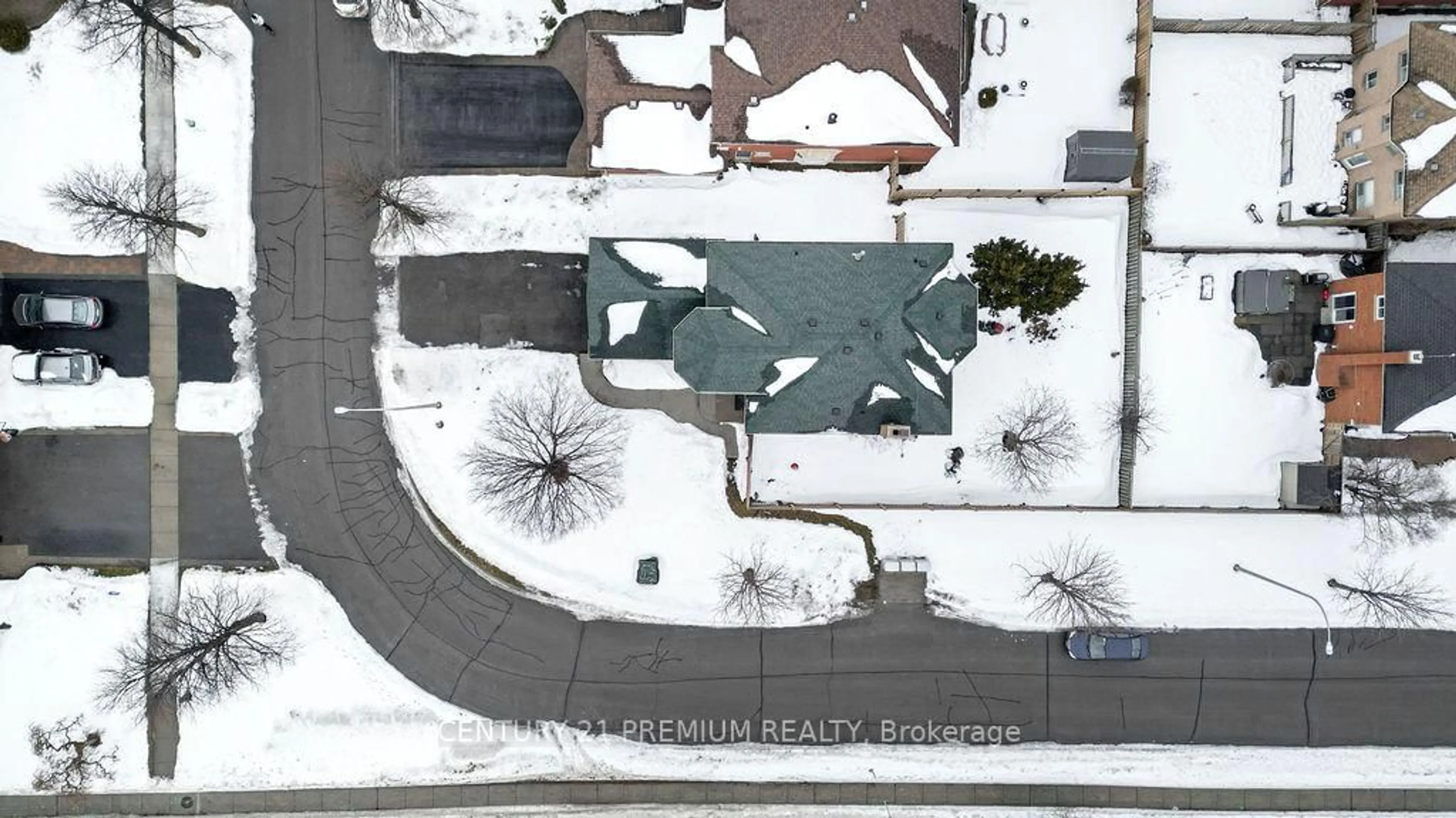 A pic from outside/outdoor area/front of a property/back of a property/a pic from drone, street for 60 Furrow Dr, Whitby Ontario L1R 1Y7