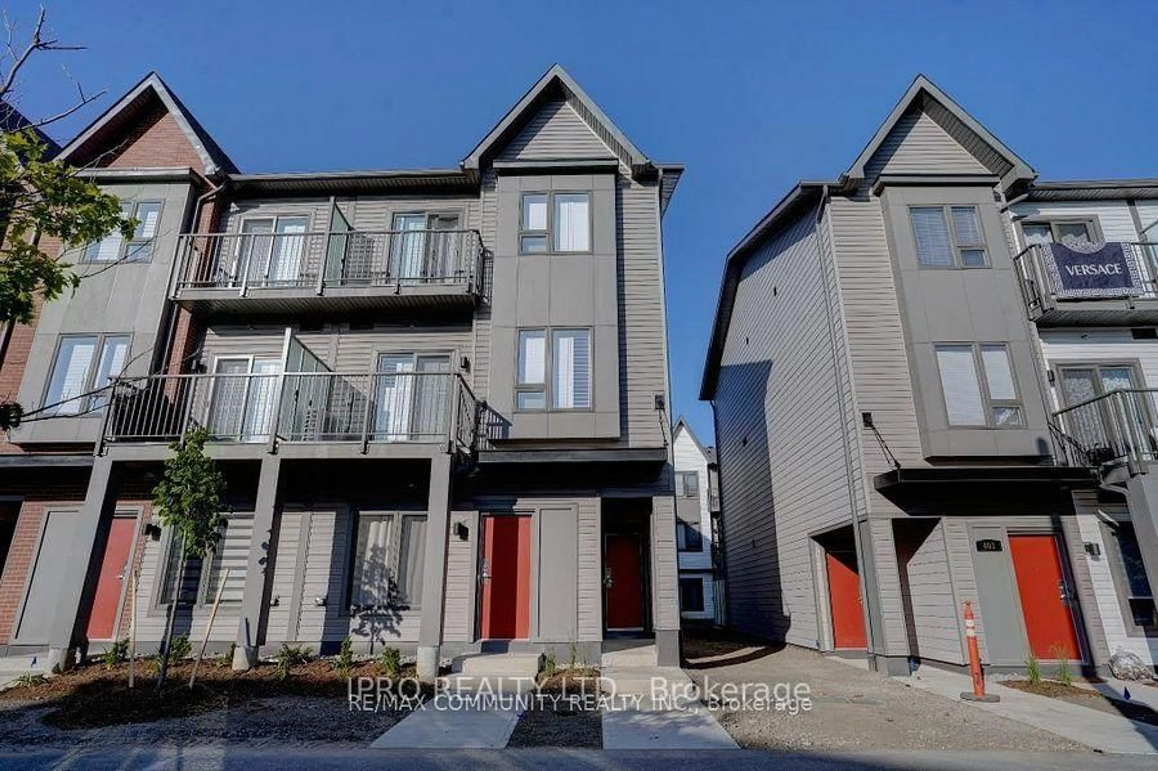 A pic from outside/outdoor area/front of a property/back of a property/a pic from drone, street for 2635 William Jackson Dr #114, Pickering Ontario L1X 0L2