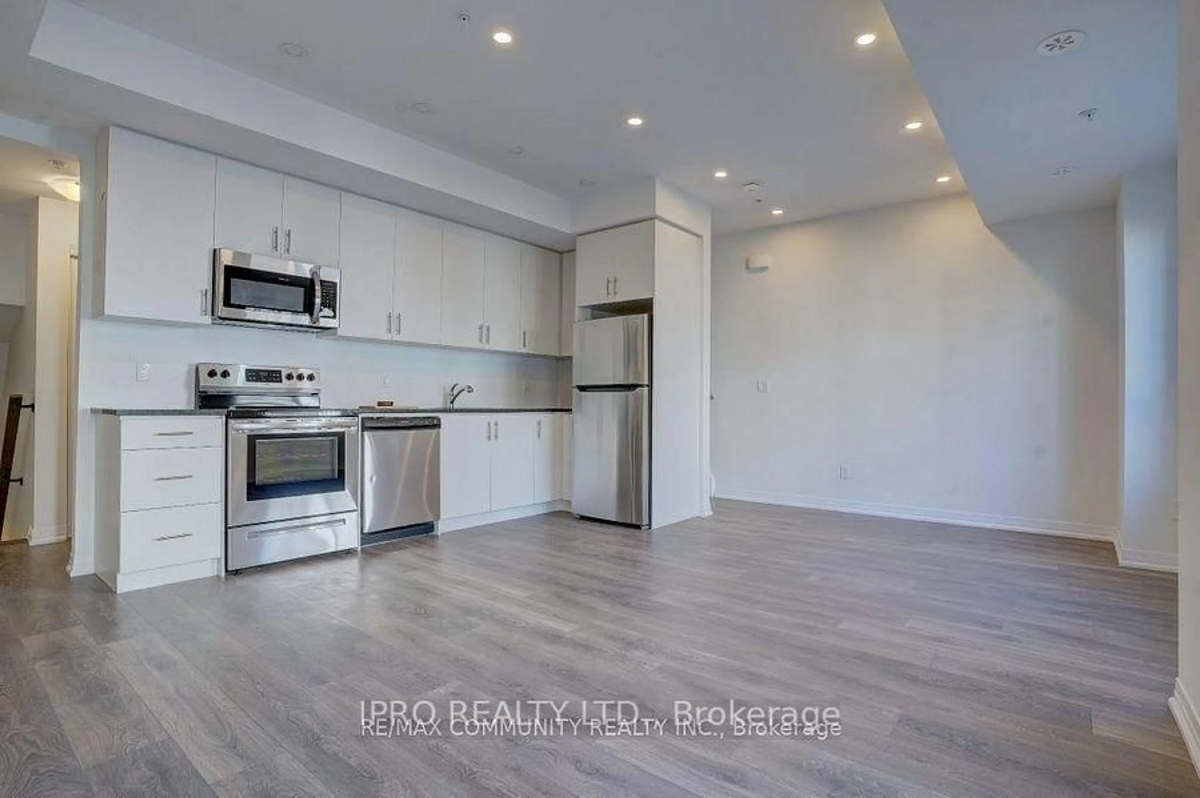 Unknown for 2635 William Jackson Dr #114, Pickering Ontario L1X 0L2