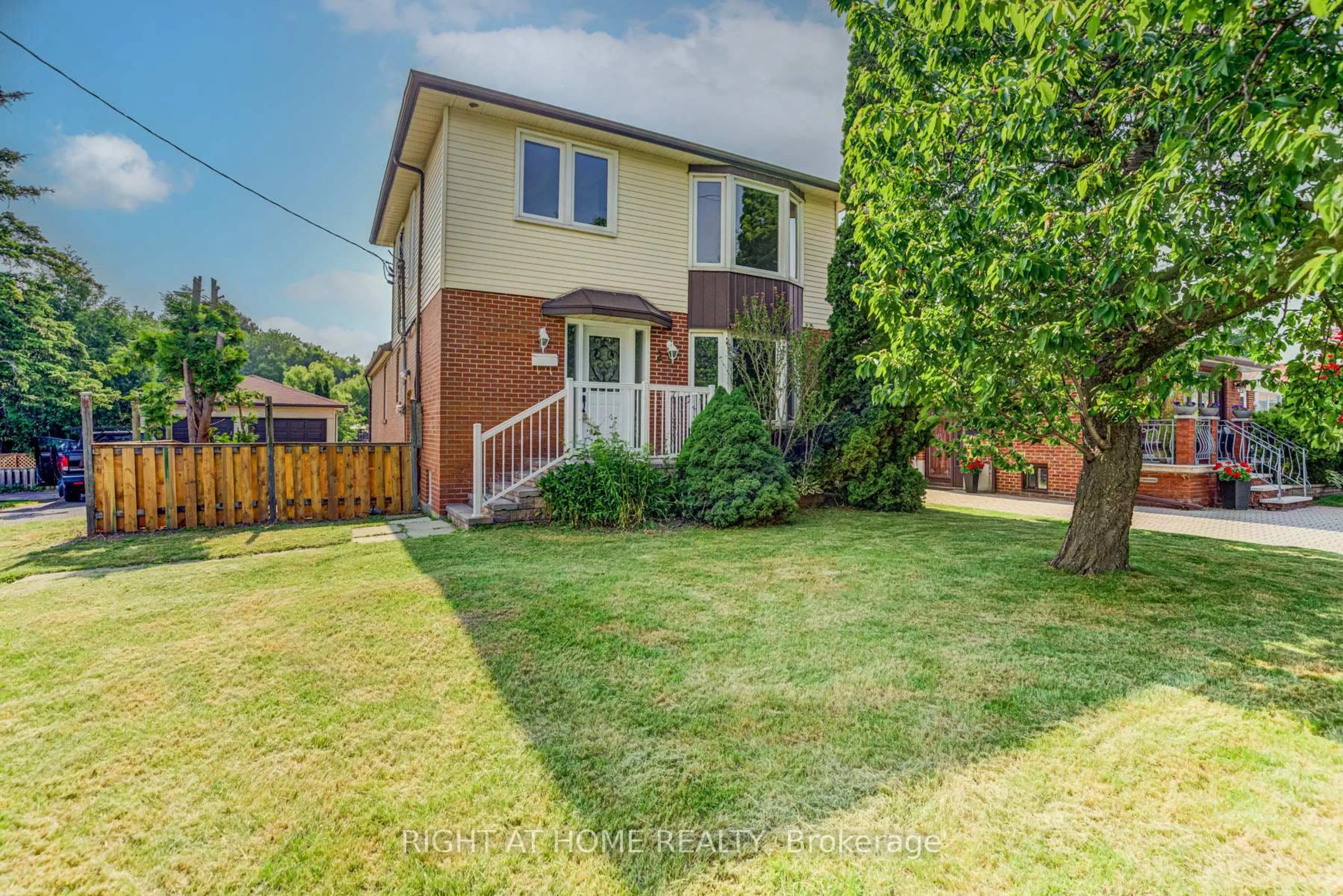 A pic from outside/outdoor area/front of a property/back of a property/a pic from drone, street for 2 Compton Dr, Toronto Ontario M1R 4A6