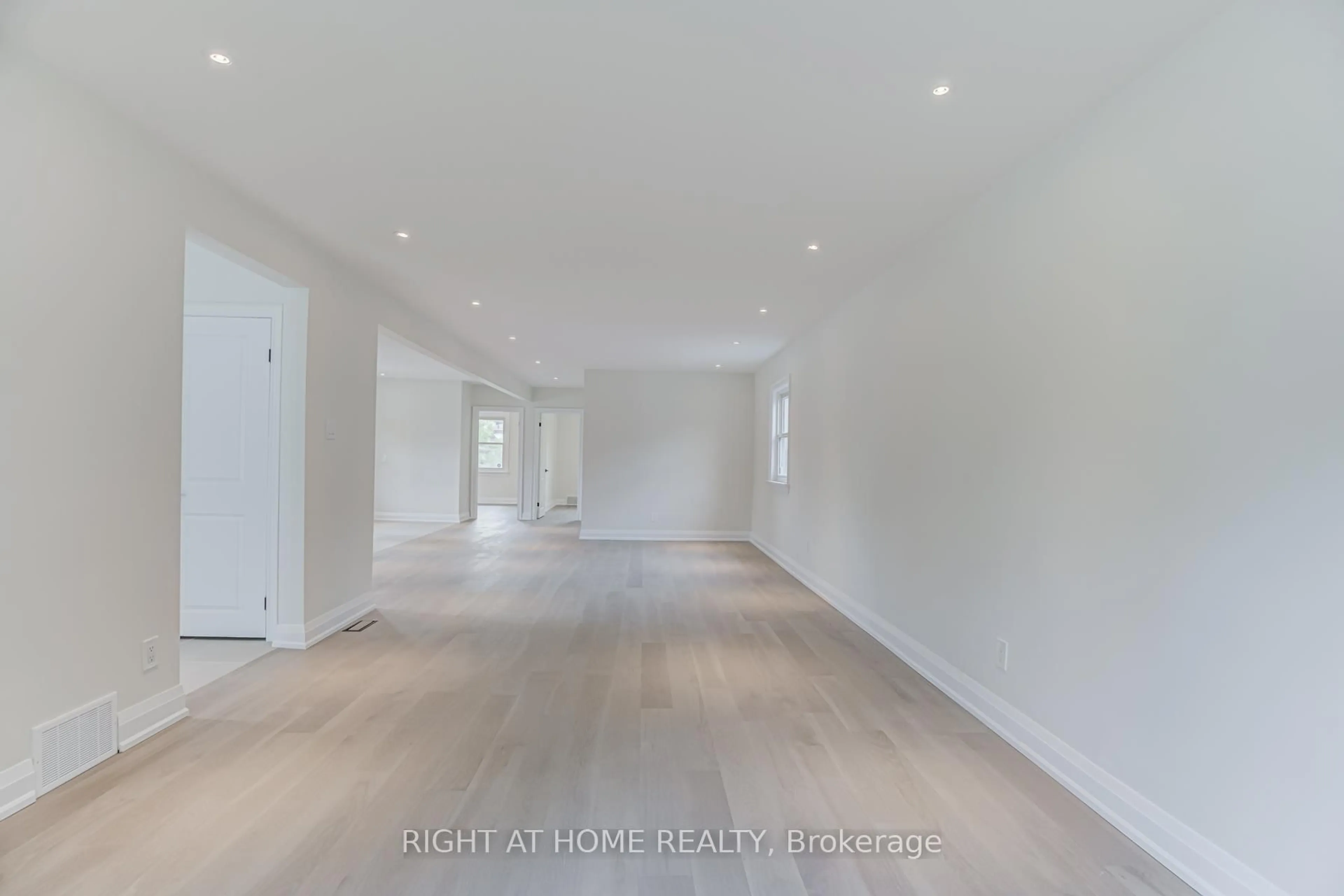 A pic of a room for 2 Compton Dr, Toronto Ontario M1R 4A6