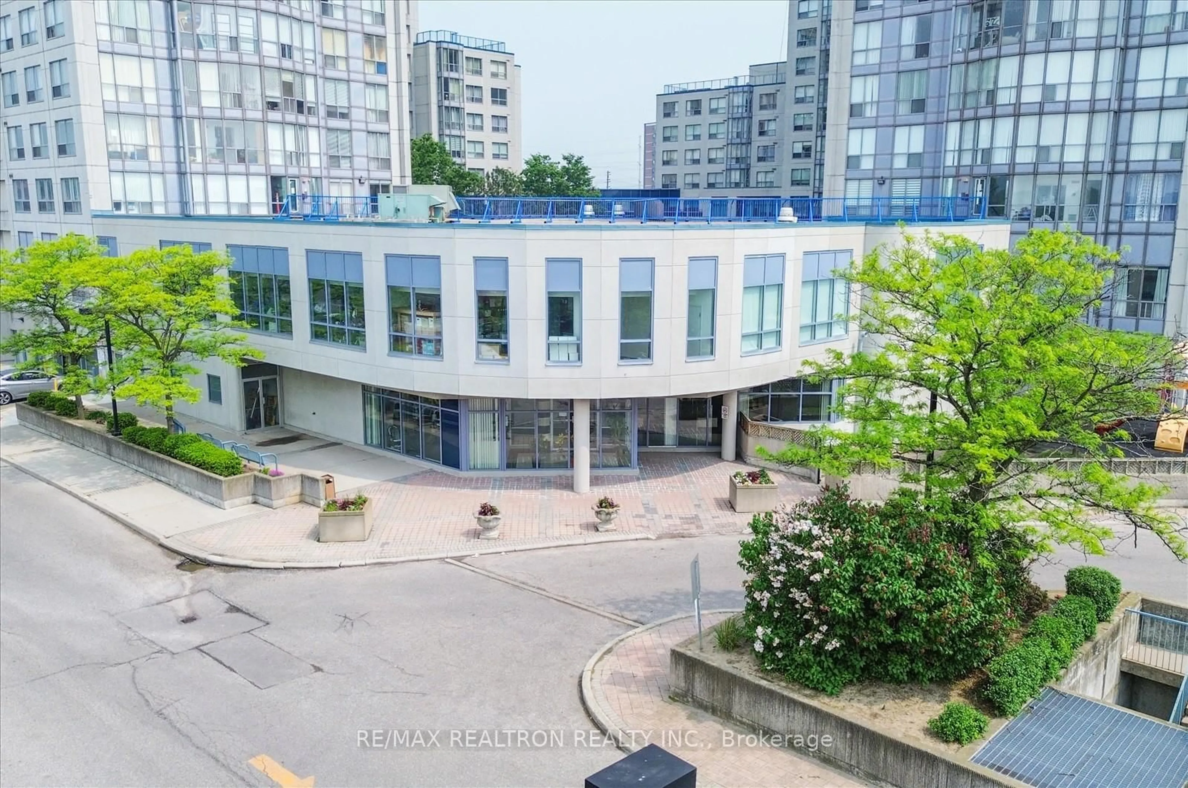 A pic from outside/outdoor area/front of a property/back of a property/a pic from drone, unknown for 1470 Midland Ave #607, Toronto Ontario M1P 4Z4