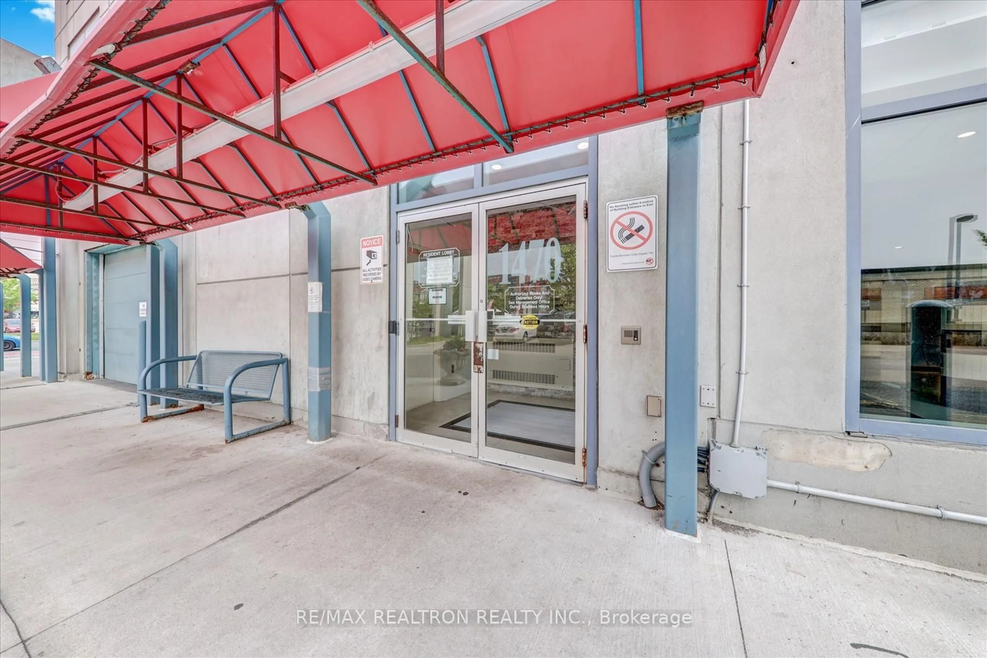 Indoor foyer for 1470 Midland Ave #607, Toronto Ontario M1P 4Z4