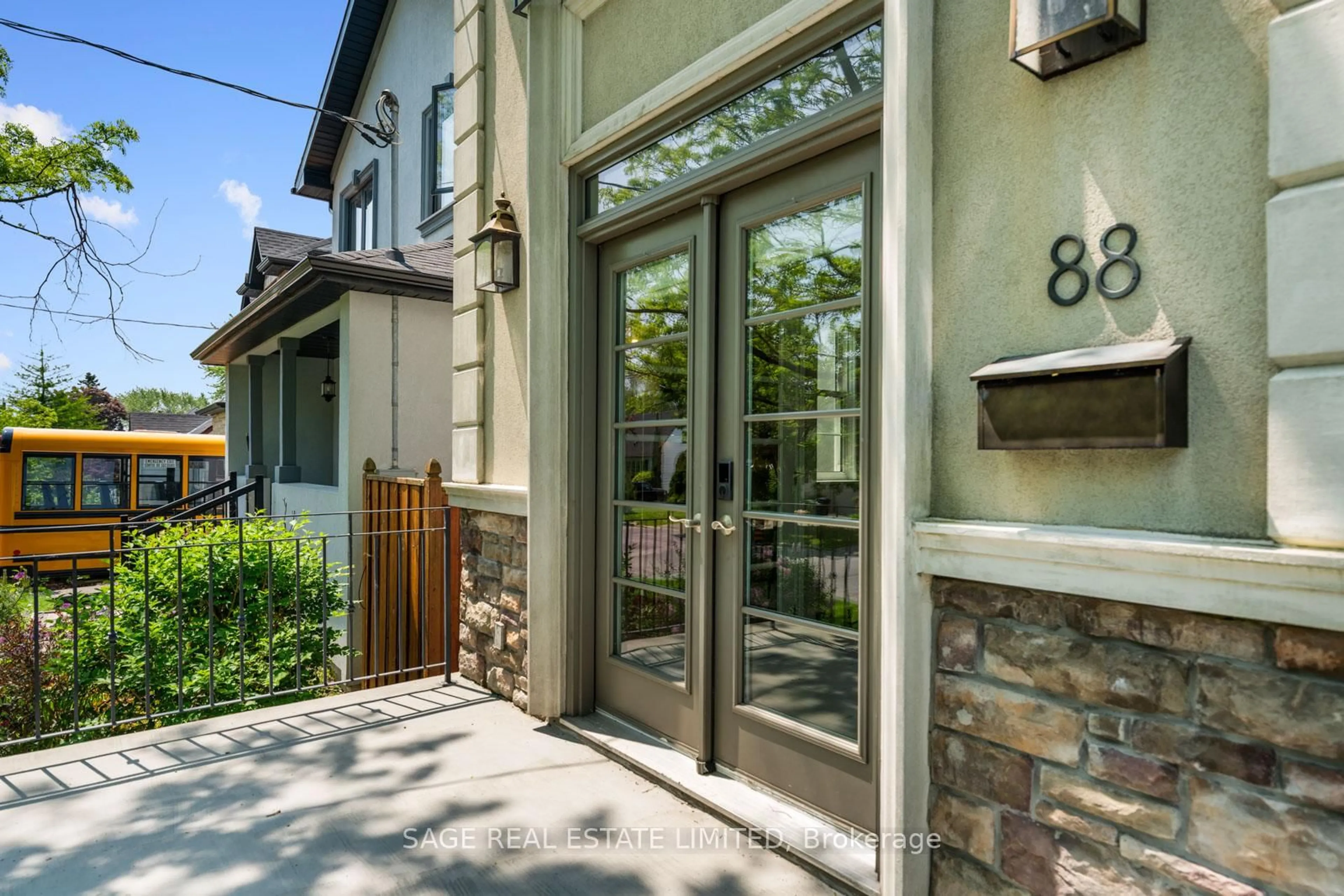 Indoor entryway for 88 Gradwell Dr, Toronto Ontario M1M 2N2