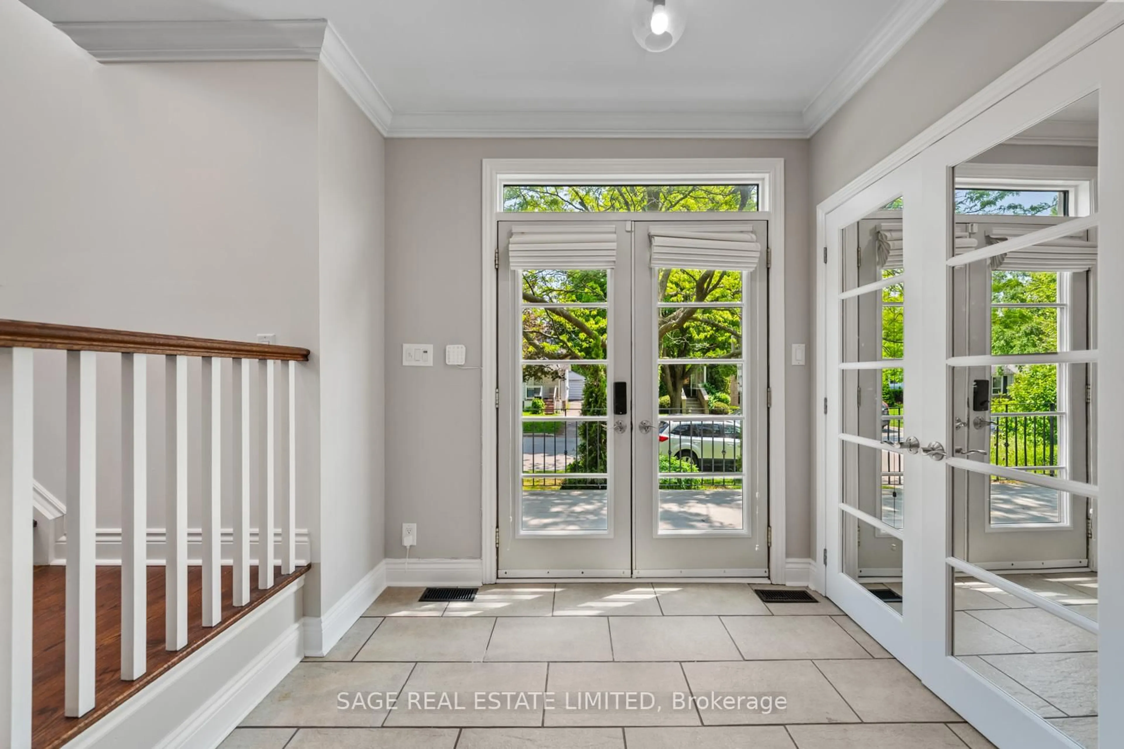 Indoor entryway for 88 Gradwell Dr, Toronto Ontario M1M 2N2