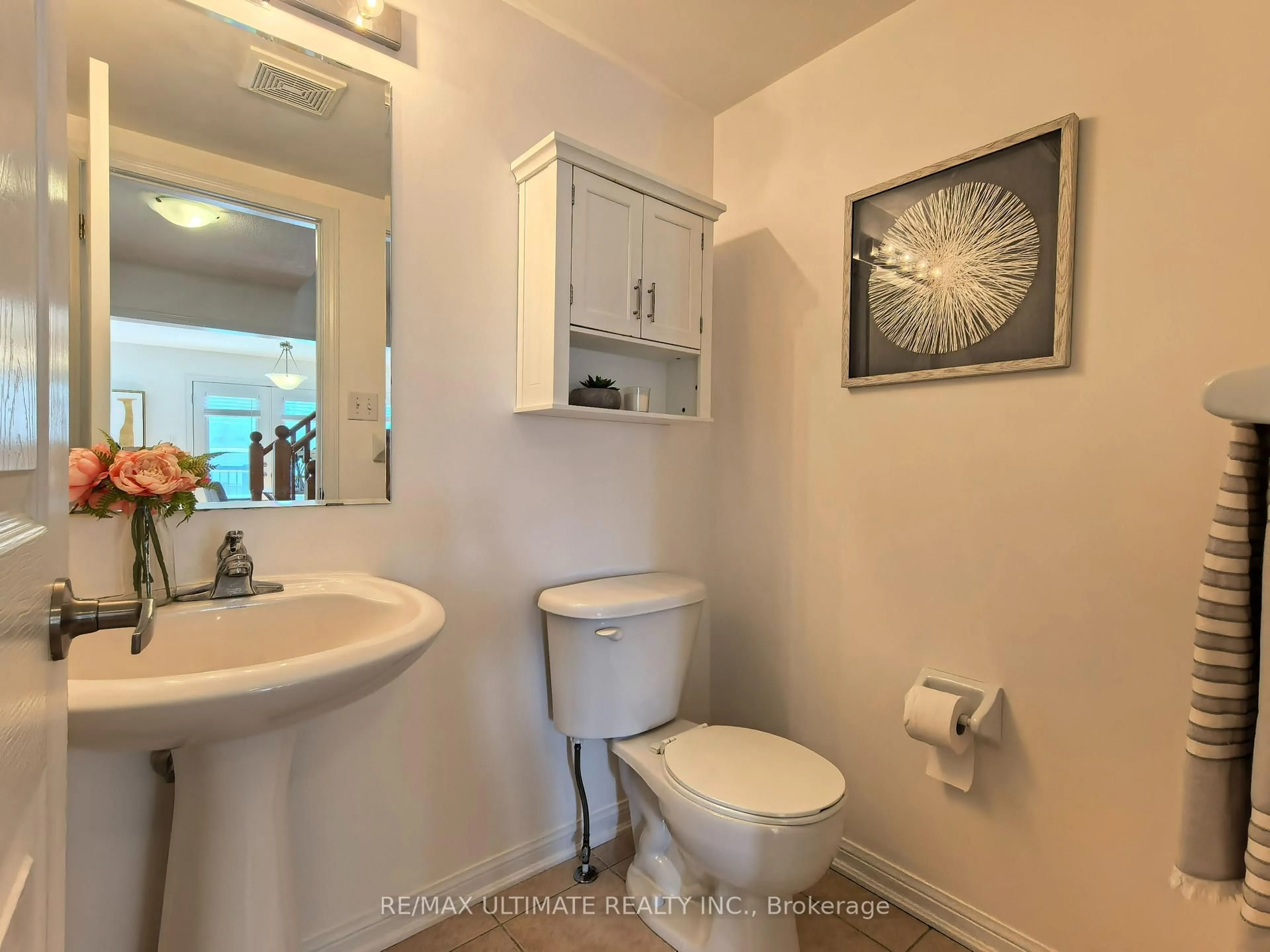Standard bathroom, ceramic/tile floor for 79 Mendelssohn St, Toronto Ontario M1L 0B8