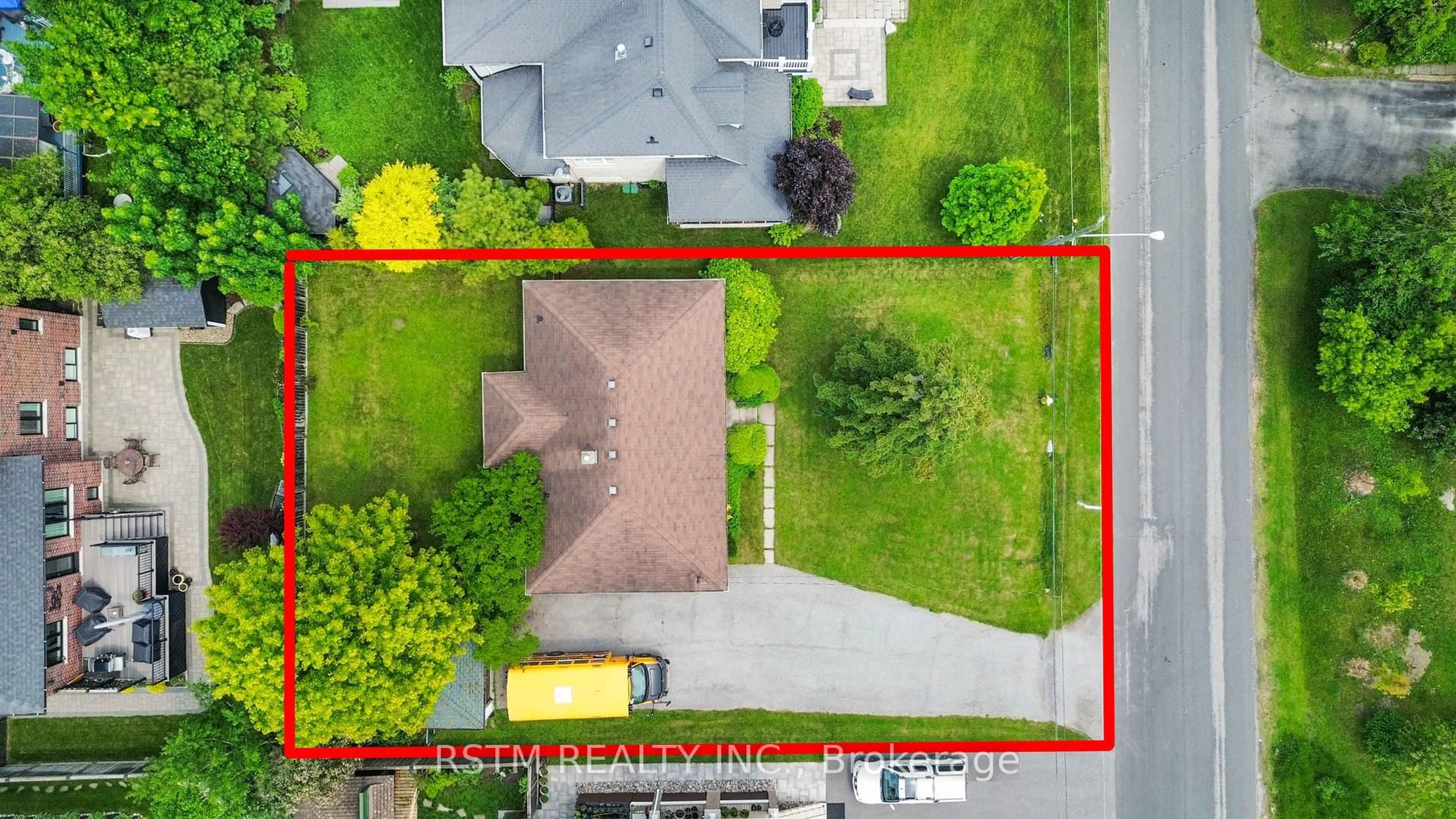 A pic from outside/outdoor area/front of a property/back of a property/a pic from drone, street for 3050 Ebony St, Ajax Ontario L1S 1B9