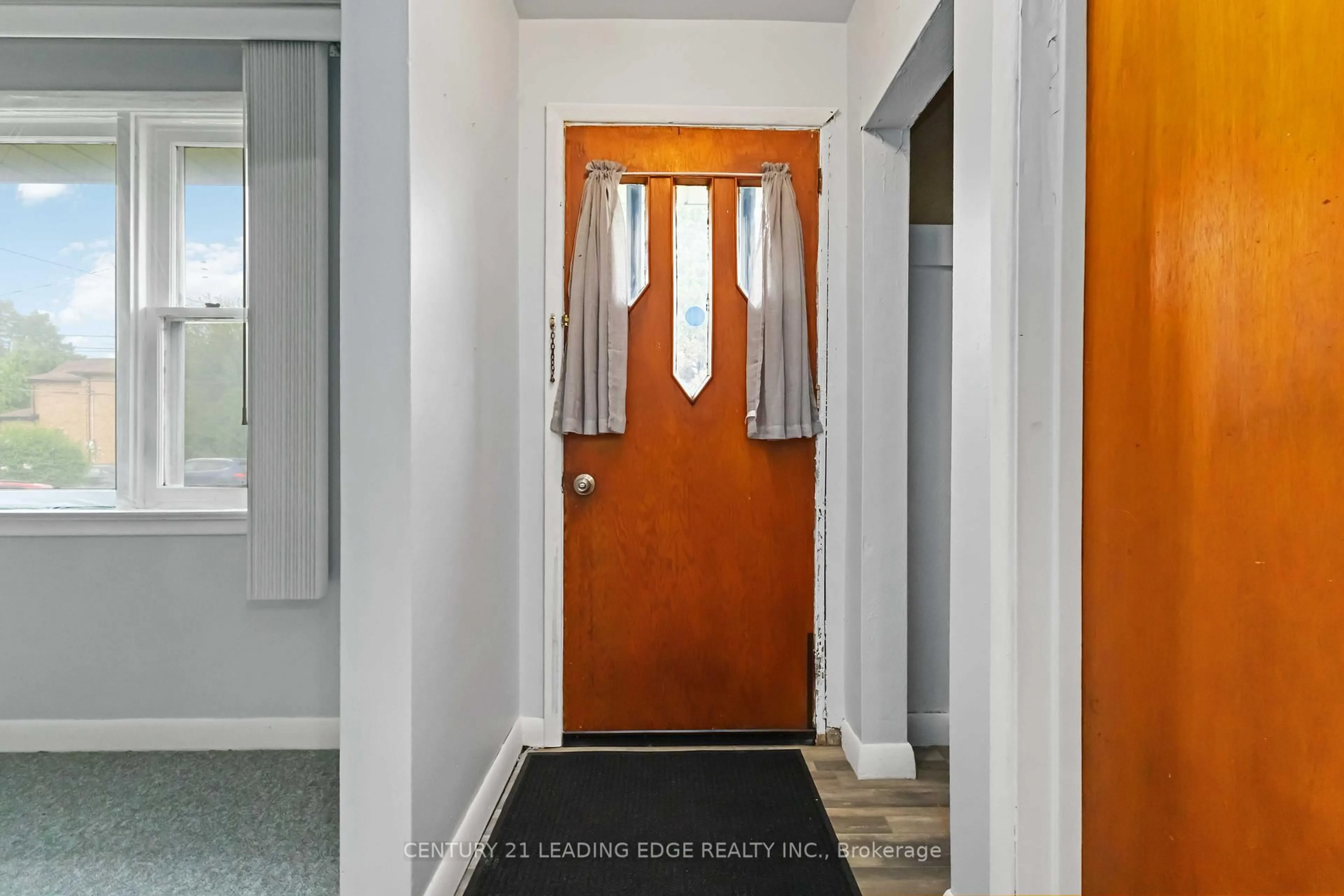 Indoor entryway for 9 EUCLID Ave, Toronto Ontario M1C 1J7