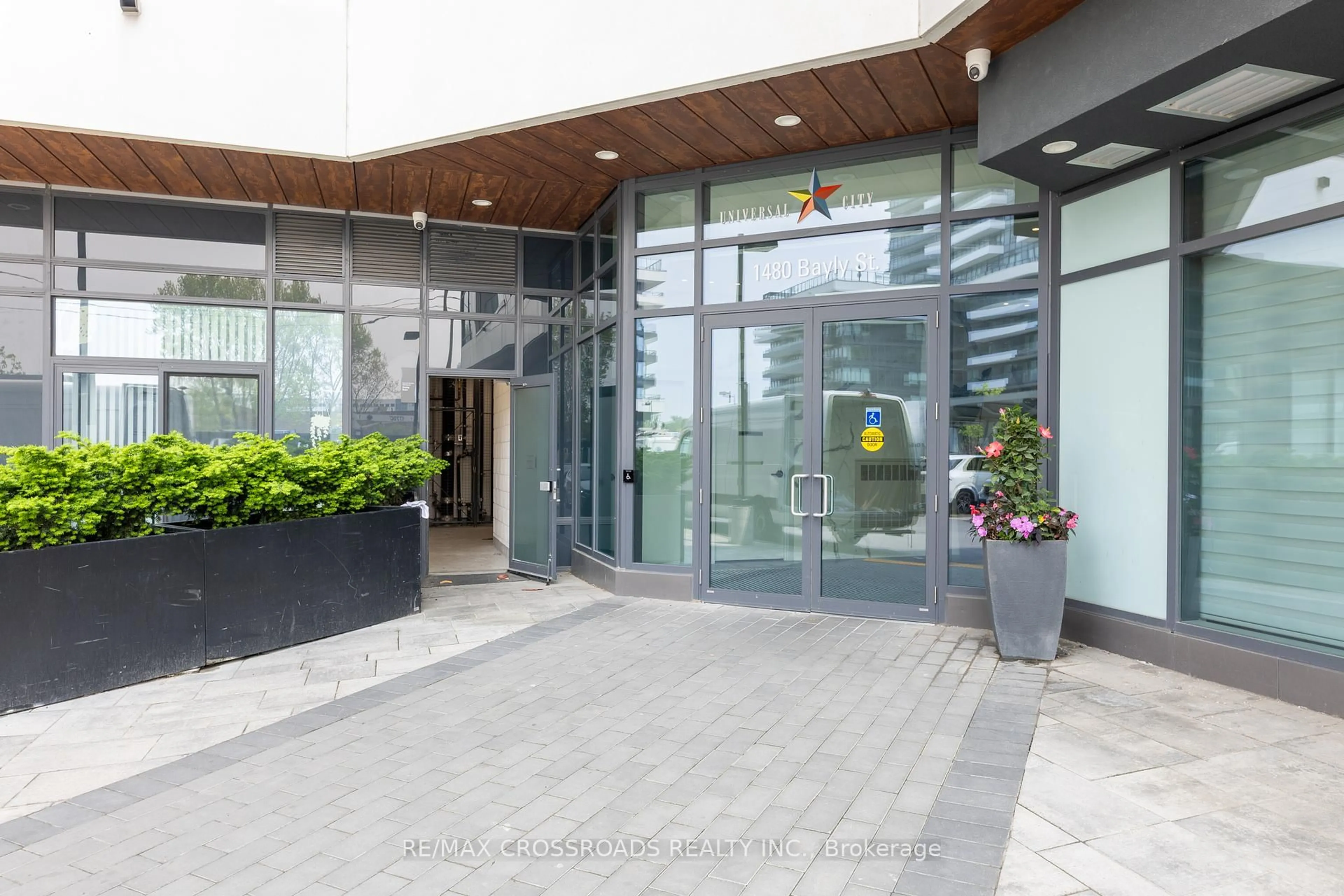Indoor foyer for 1480 Bayly St #1701, Pickering Ontario L1W 3T8