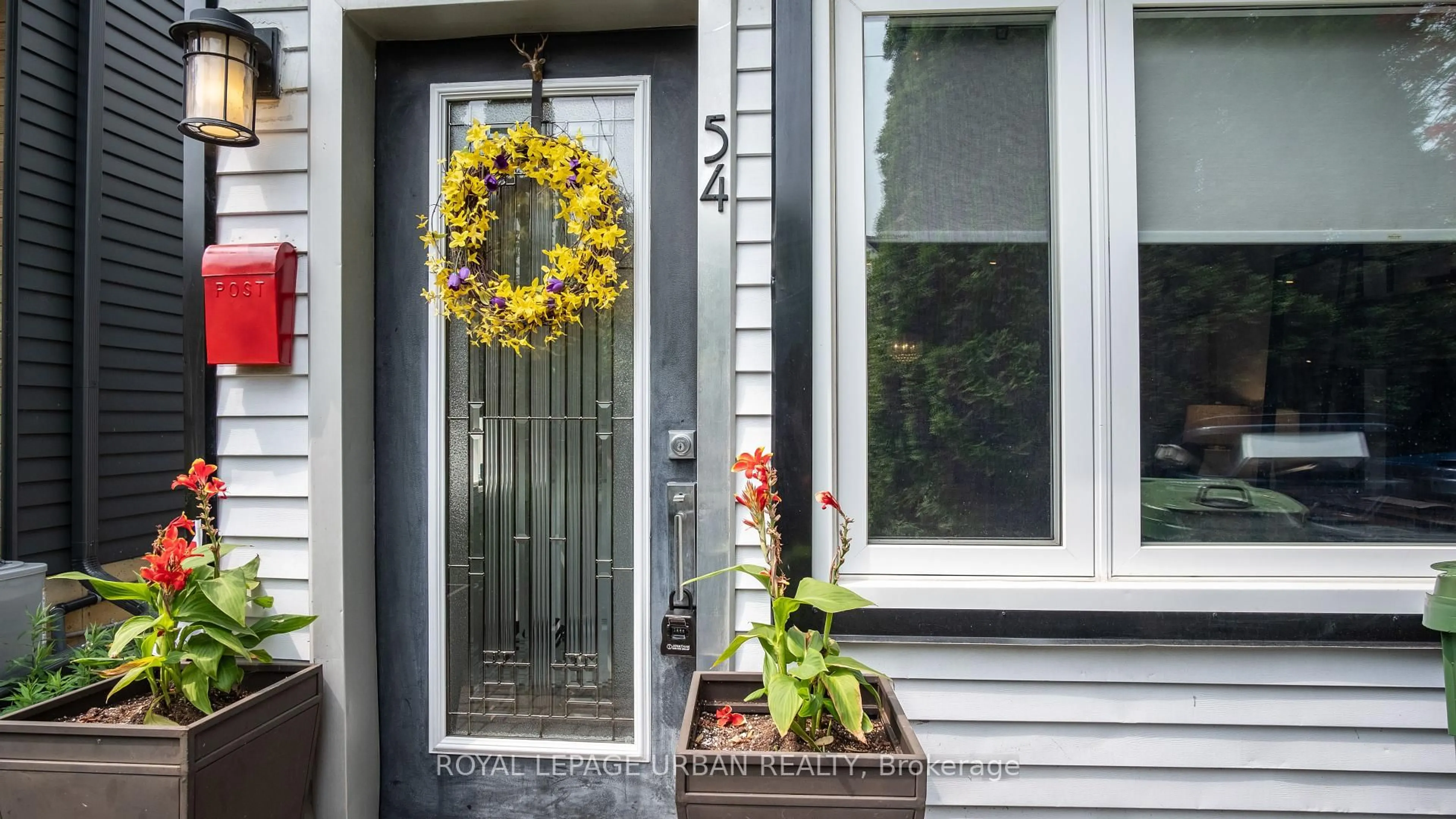Indoor entryway for 54 Arundel Ave, Toronto Ontario M4K 3A4
