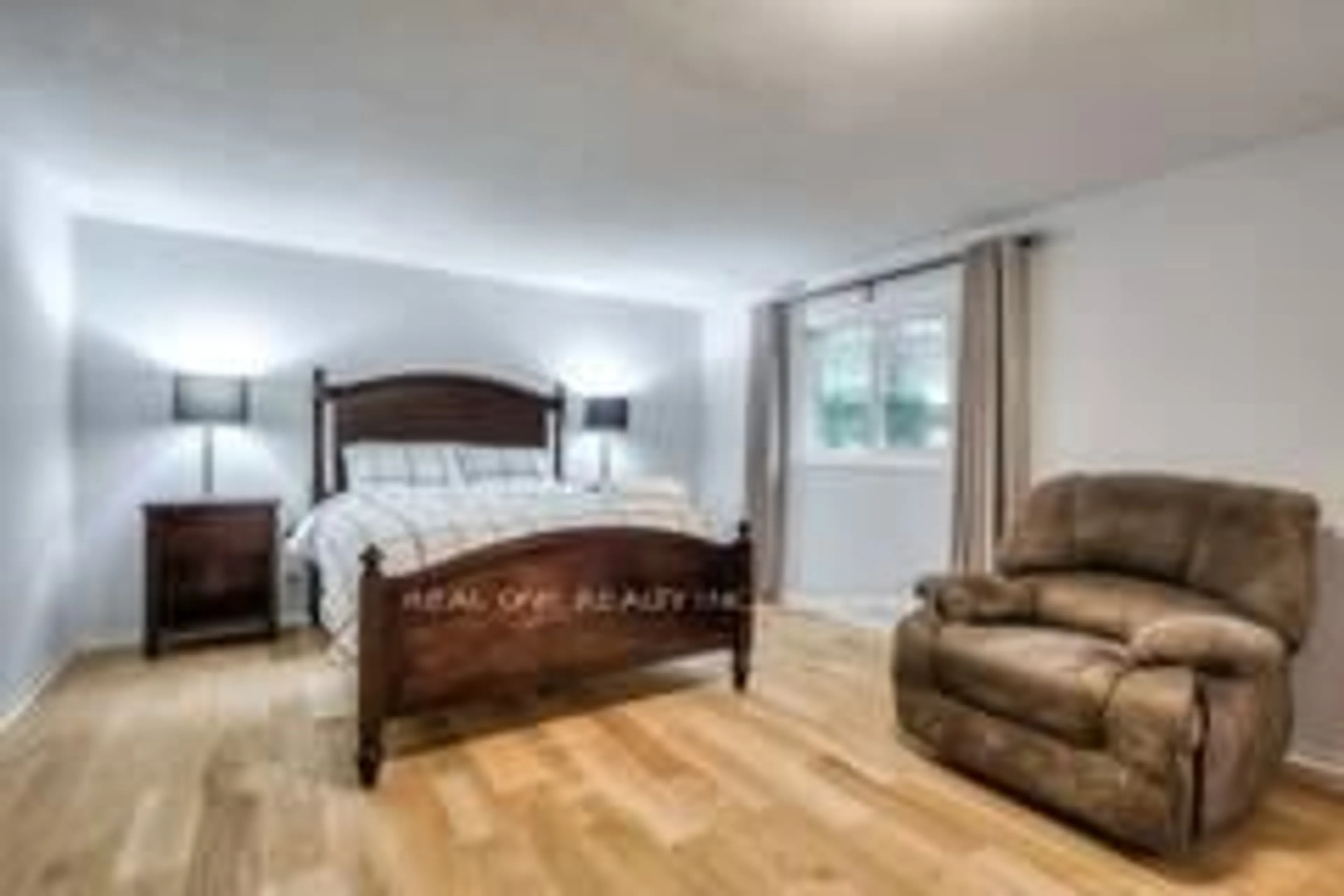 A pic of a room for 49 Glenthorne Dr, Toronto Ontario M1C 3S9